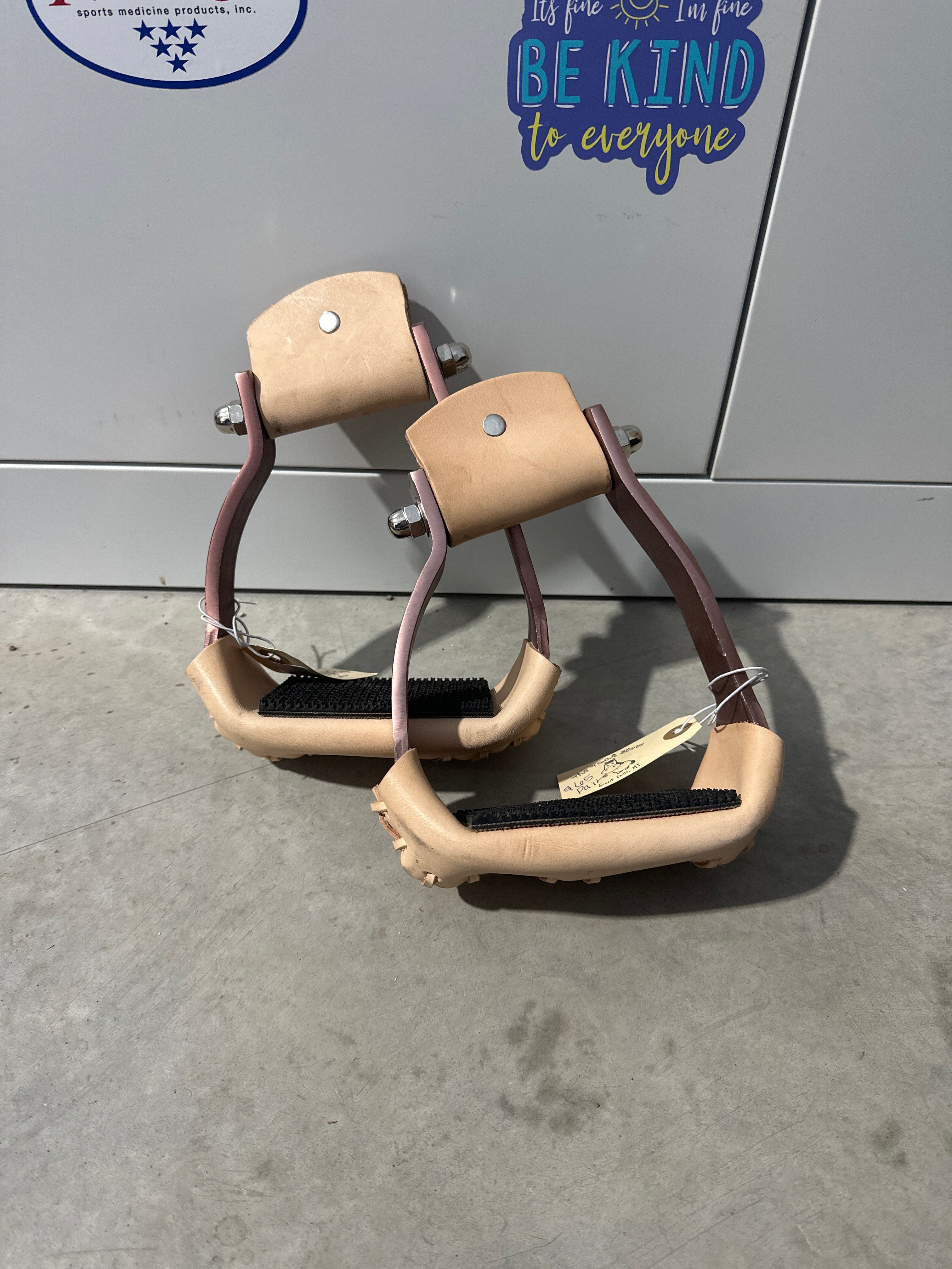 Angled copper aluminum barrel stirrup with tread