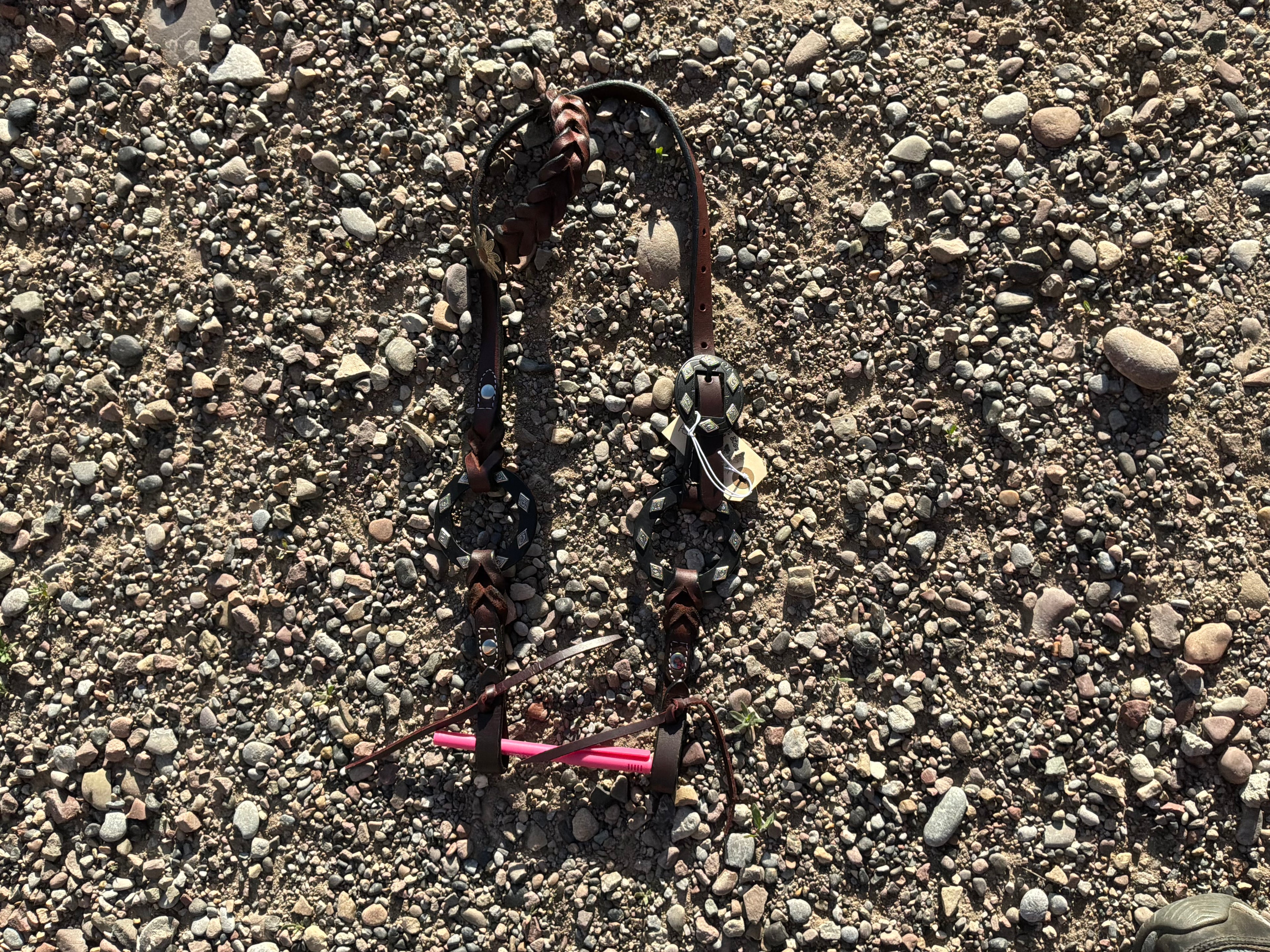 Ring headstall burgundy leather with diamond shape accent