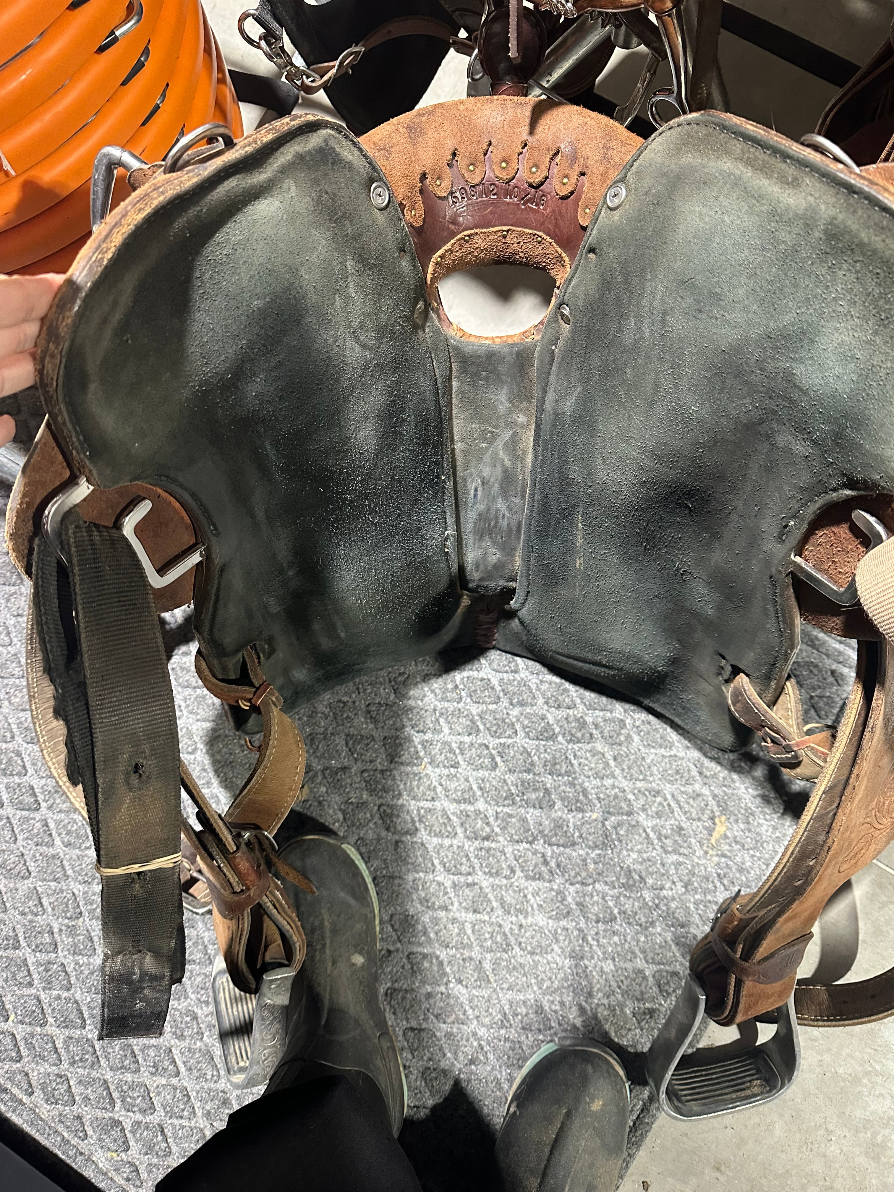 13.5” Double J Pozzi Wide barrel saddle
