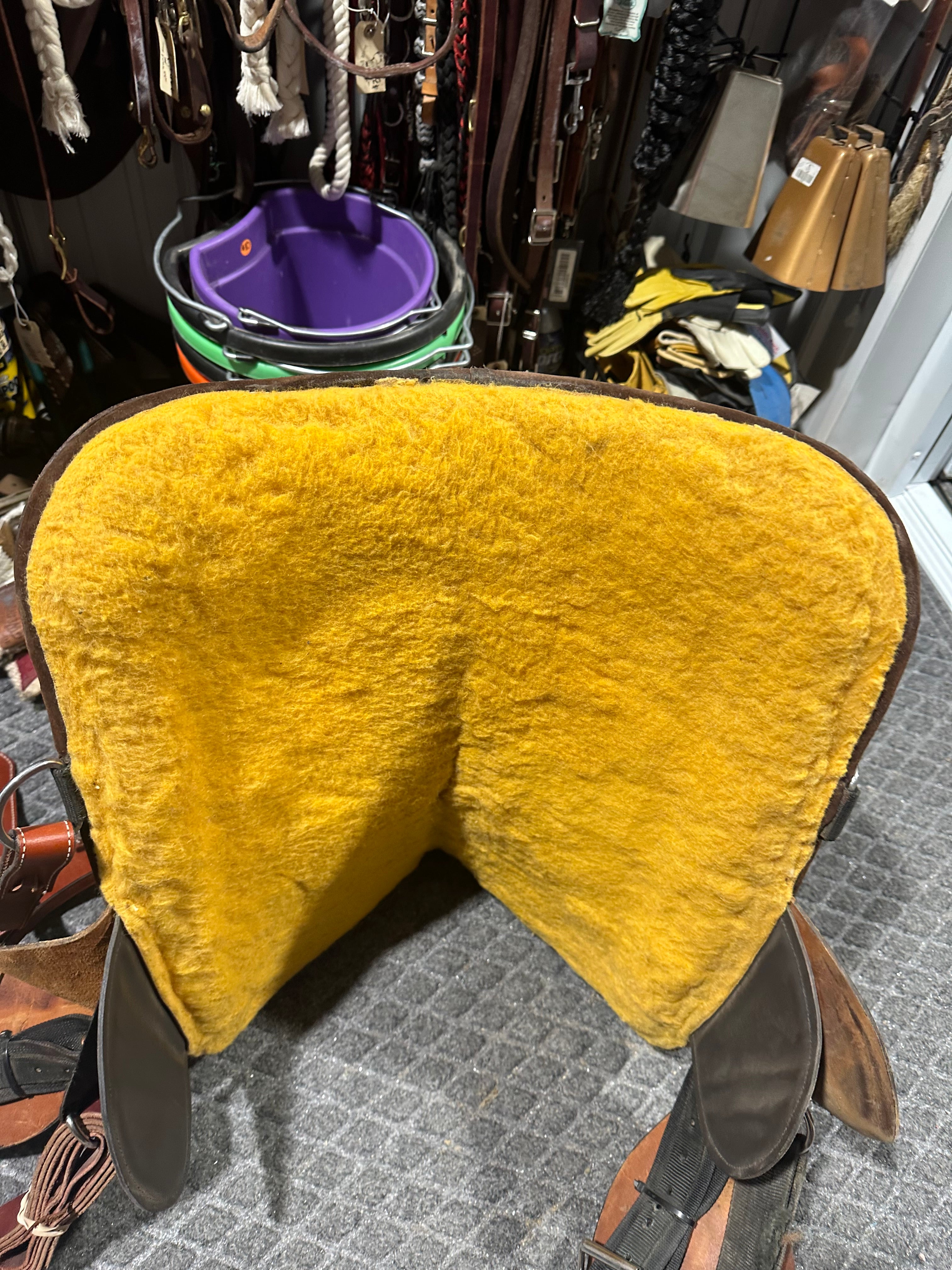 13.5” Bob Marshall treeless barrel saddle
