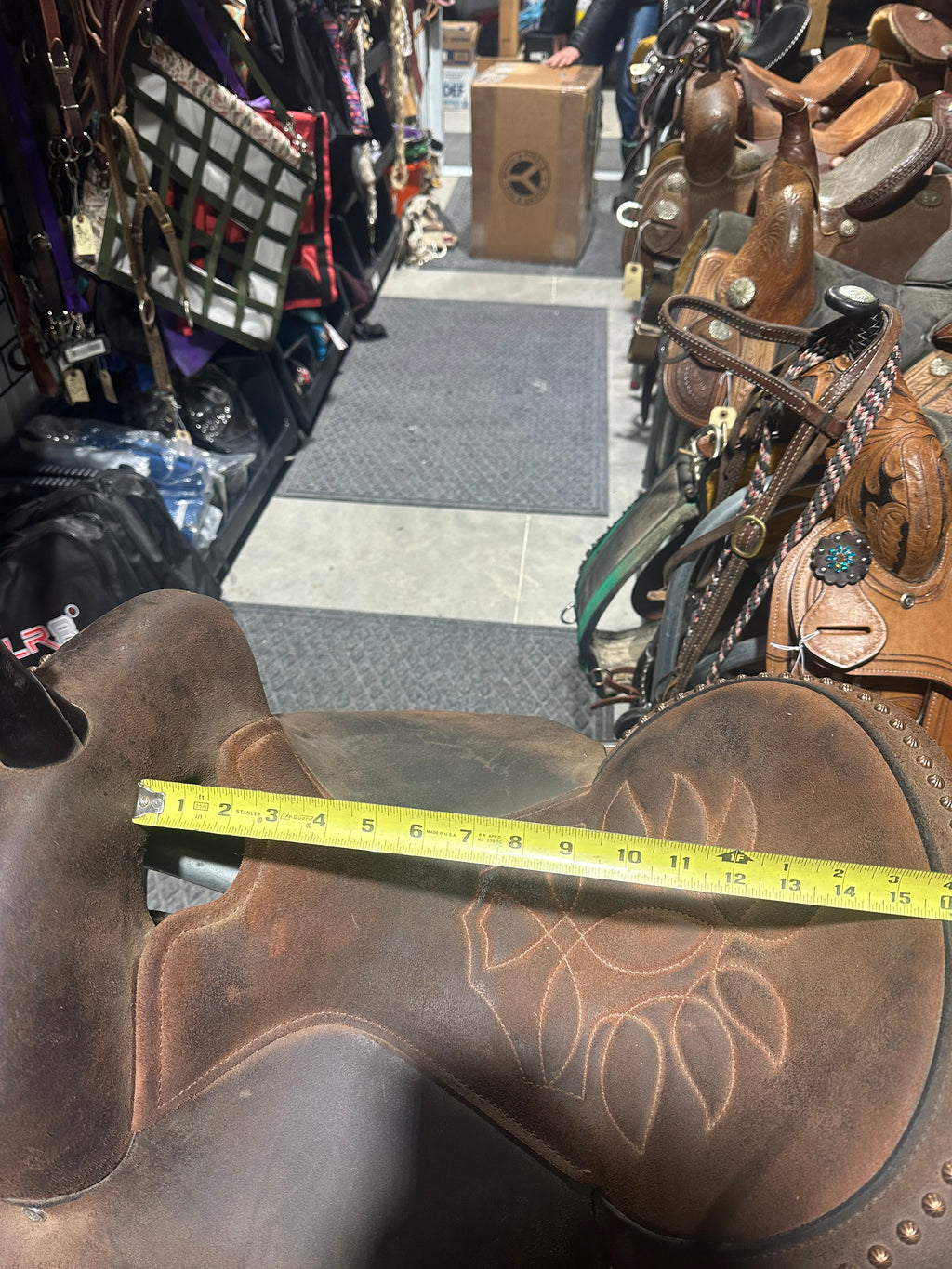 15.5” Just B Natural Circle Y treeless barrel saddle