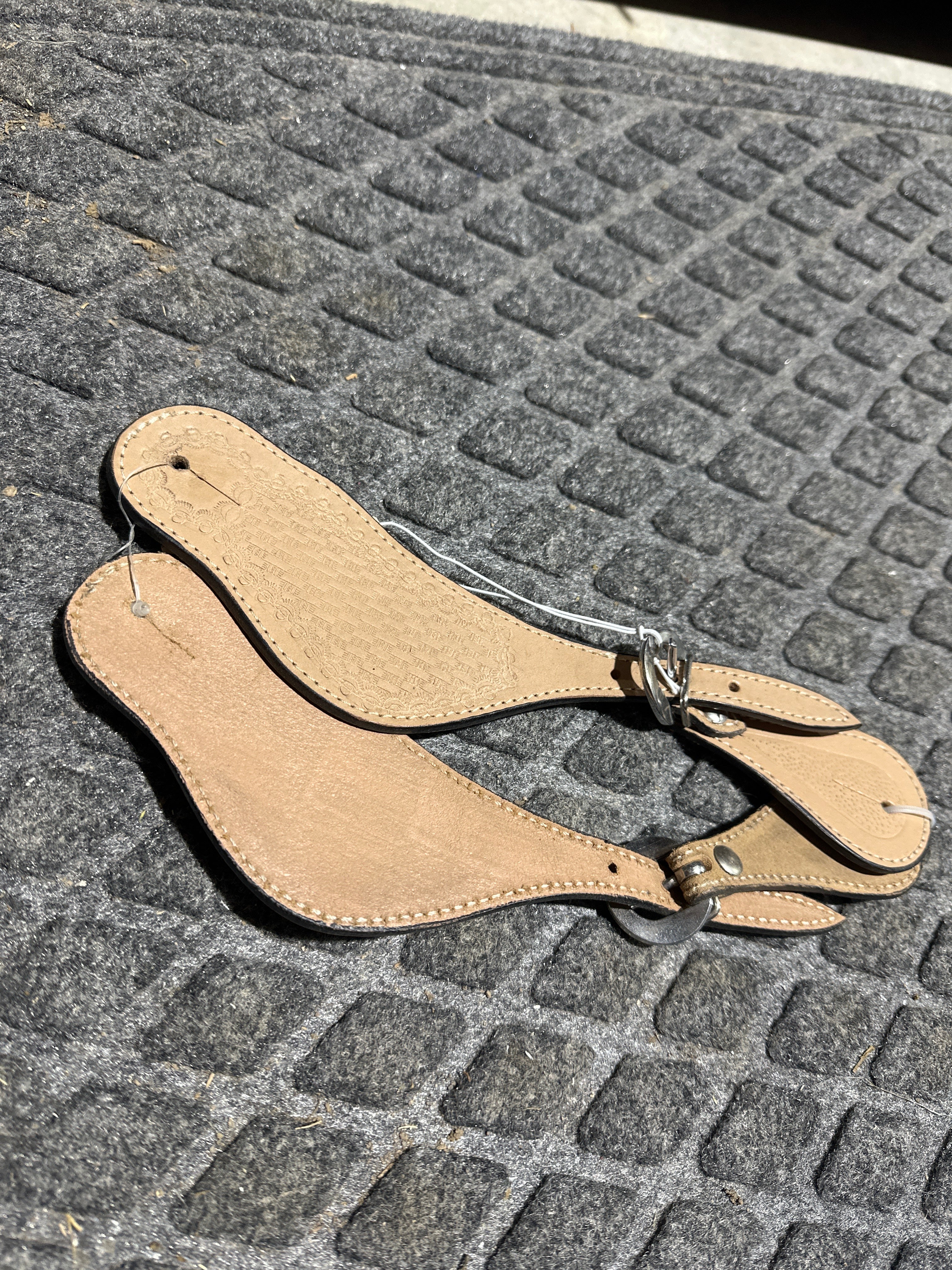 Light leather basket stamped spur straps