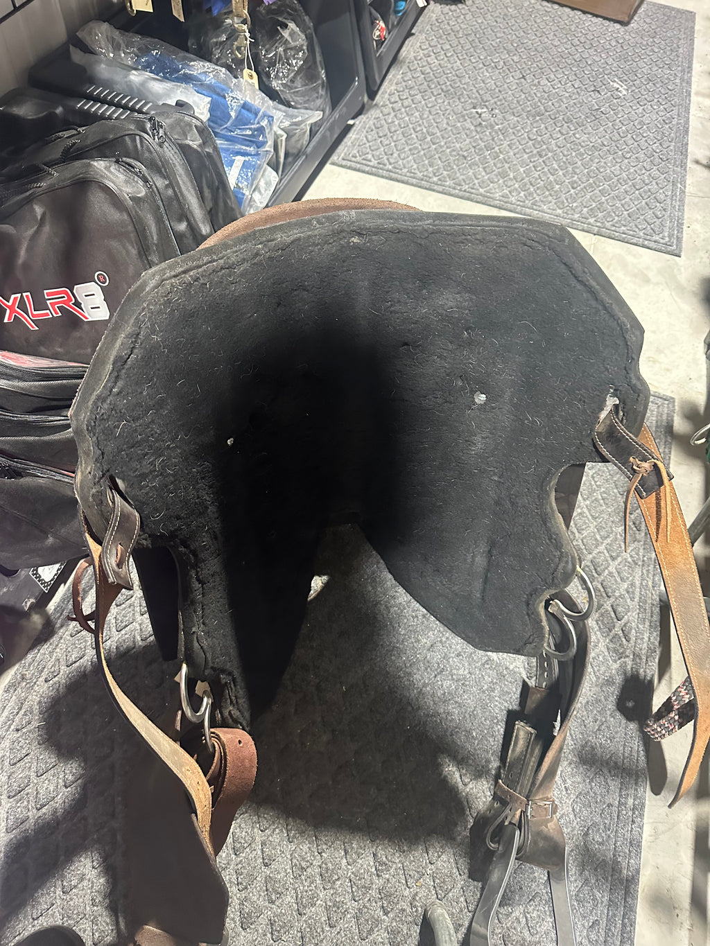 15.5” Just B Natural Circle Y treeless barrel saddle