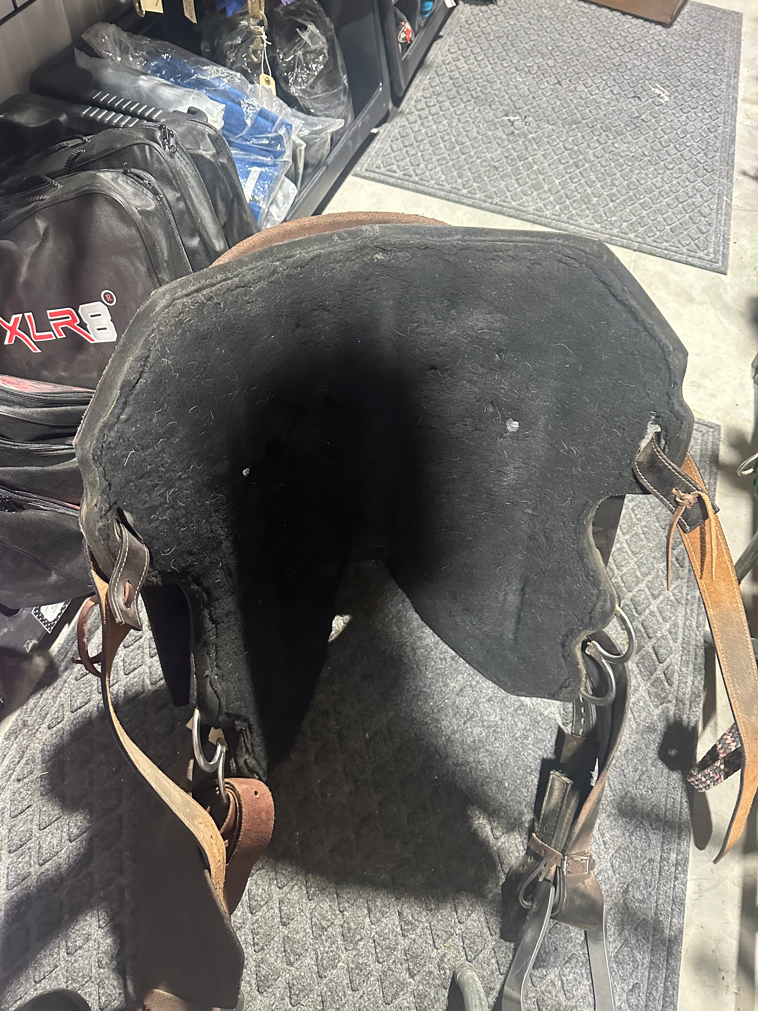 15.5” Just B Natural Circle Y treeless barrel saddle