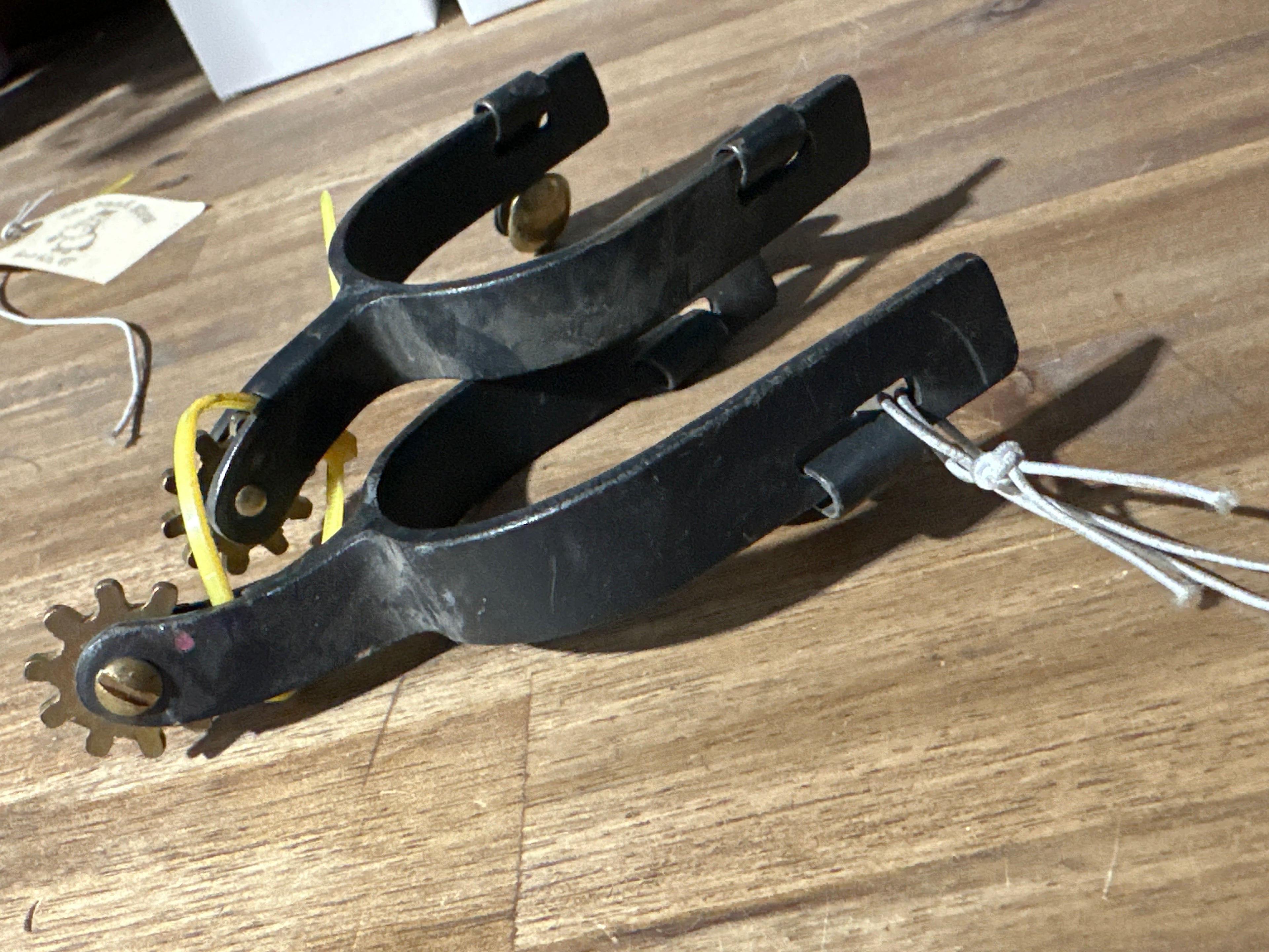 Kids spurs black