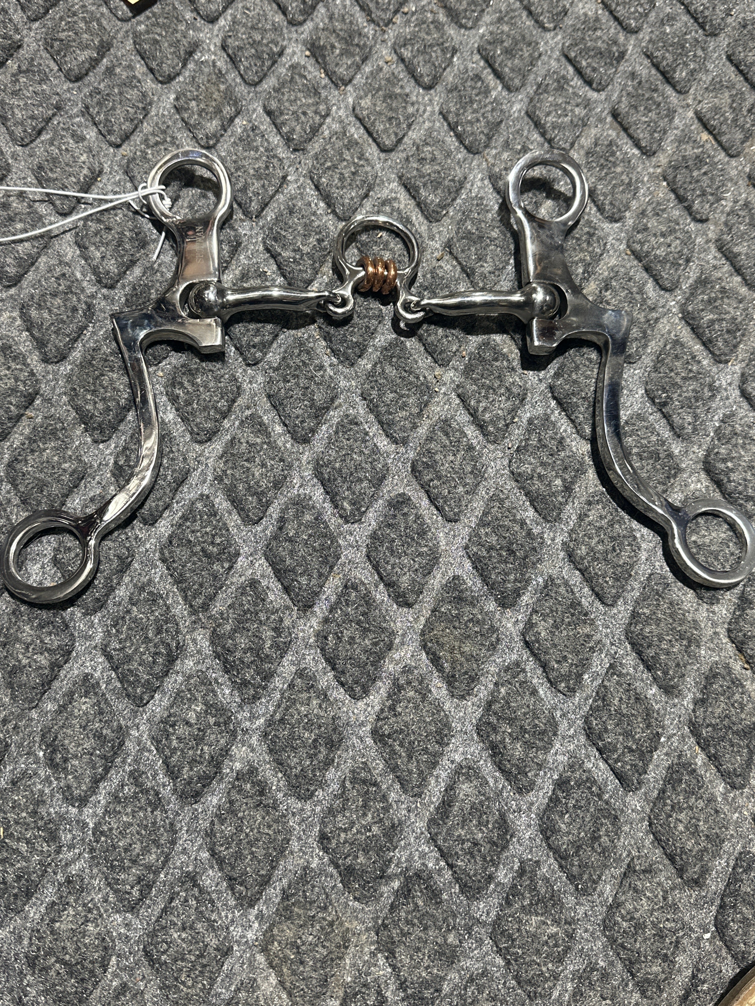 7 shank bit smooth snaffle with floating port with rollers