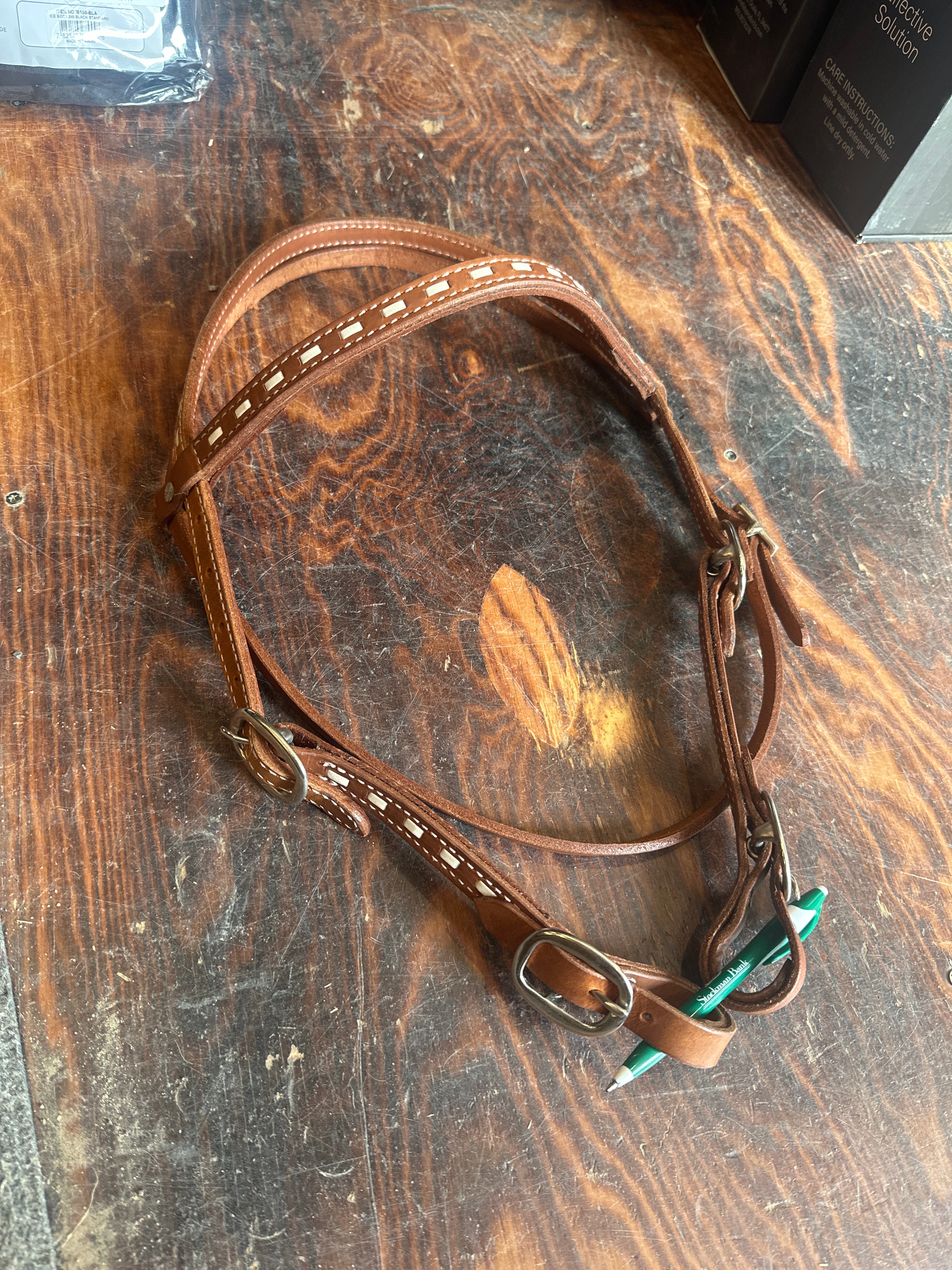 Buckstitch headstall with quick change buckles