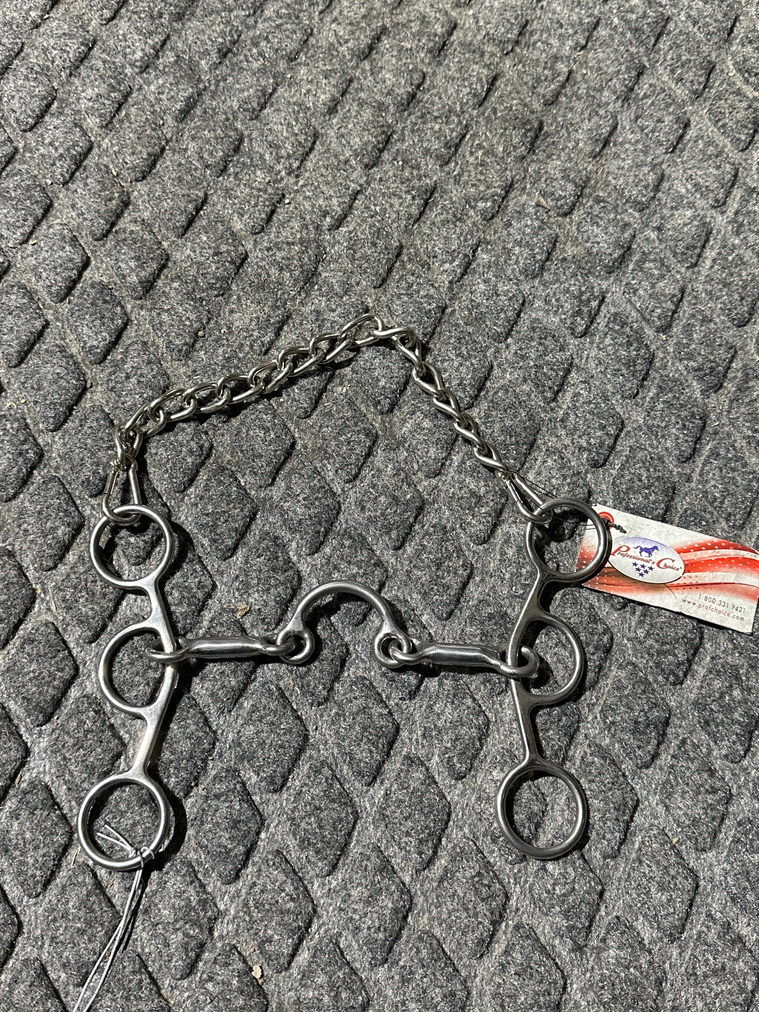 Professionals Choice futurity short shank bit low port smooth mouth