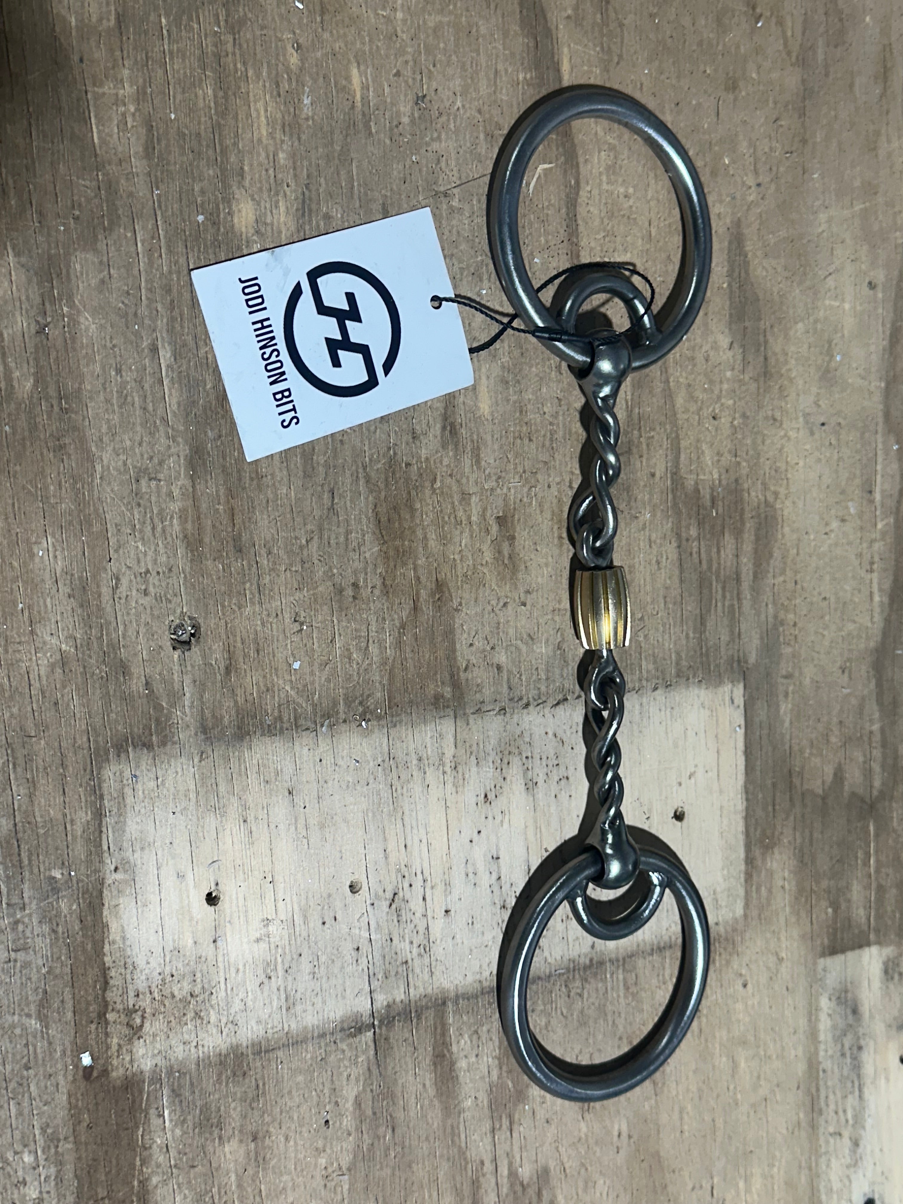 Jodi Hinson locked o ring with cricket