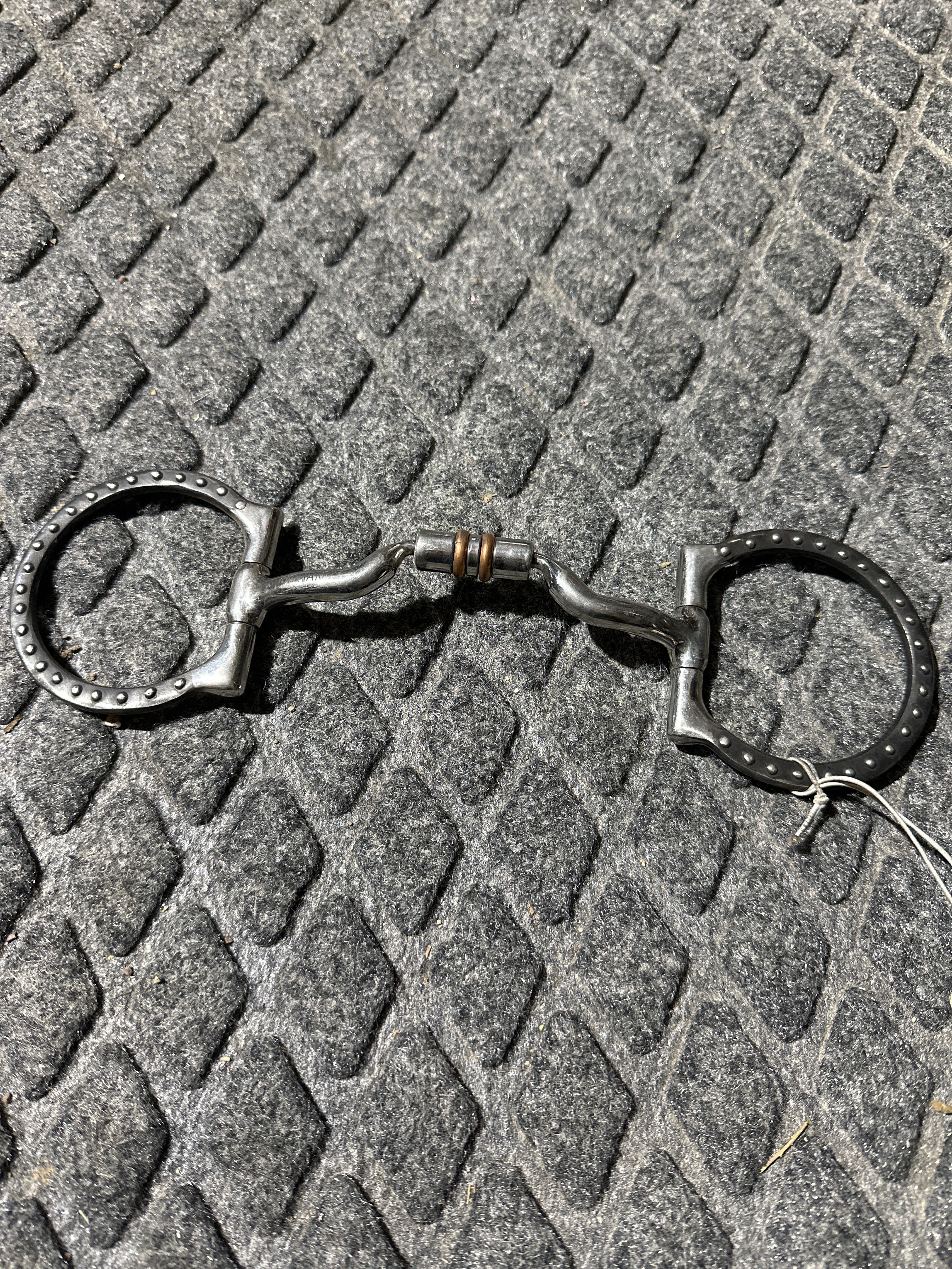 D ring jointed port with roller