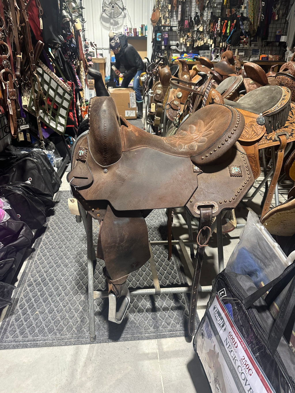 15.5” Just B Natural Circle Y treeless barrel saddle