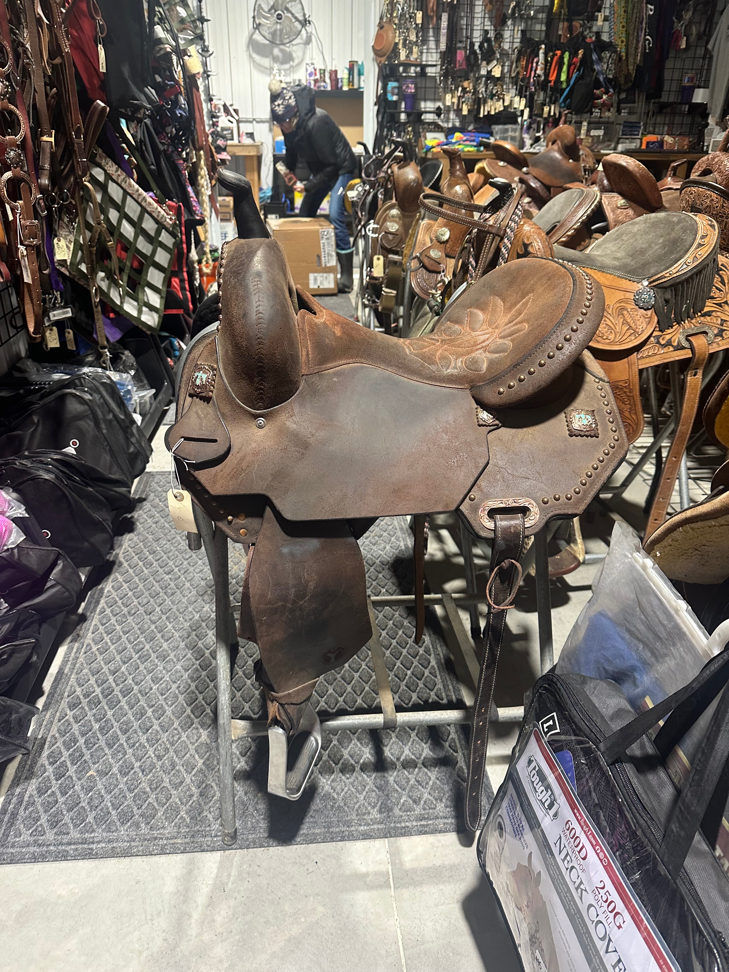 15.5” Just B Natural Circle Y treeless barrel saddle