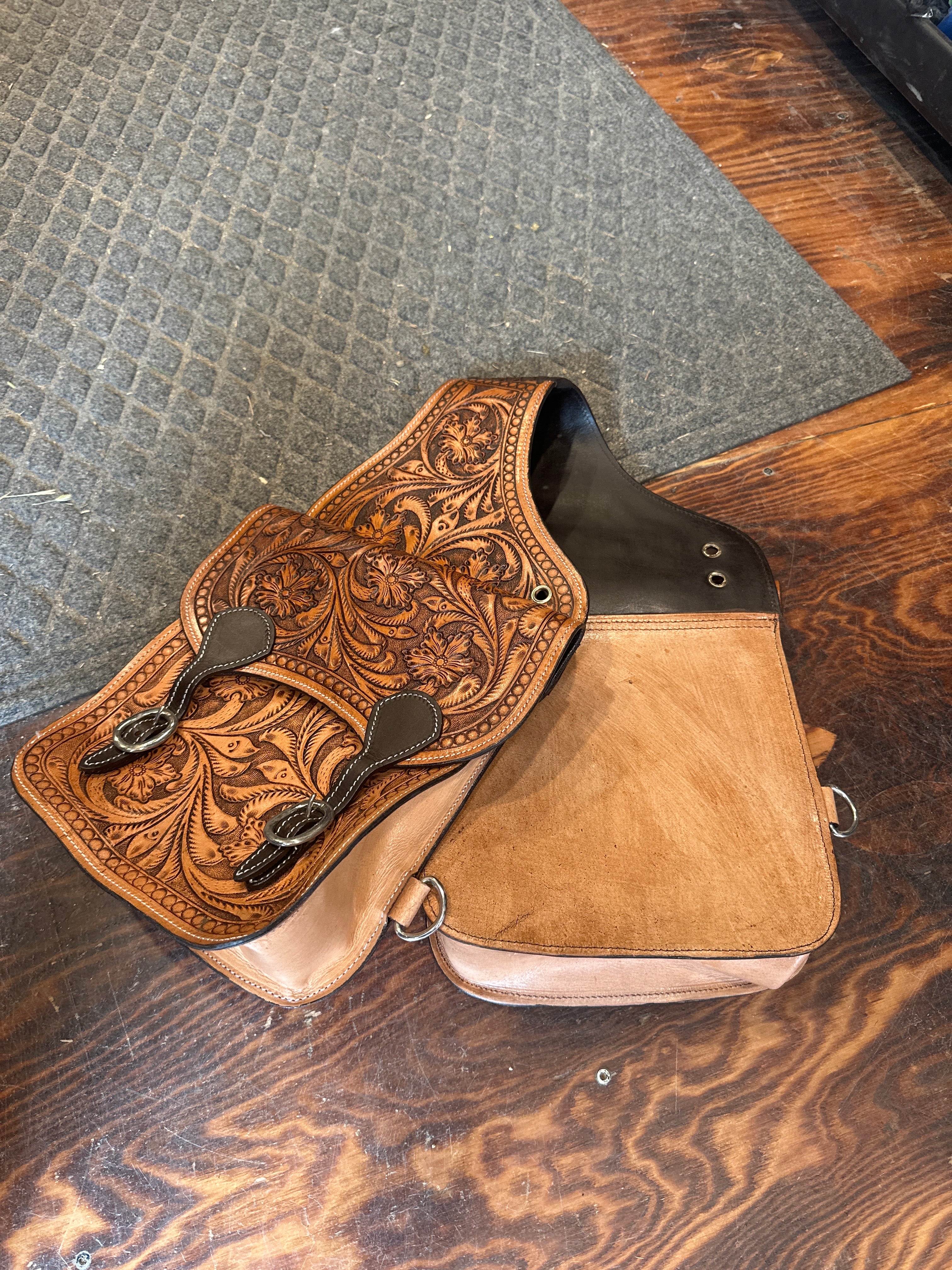 Tooled saddle bag