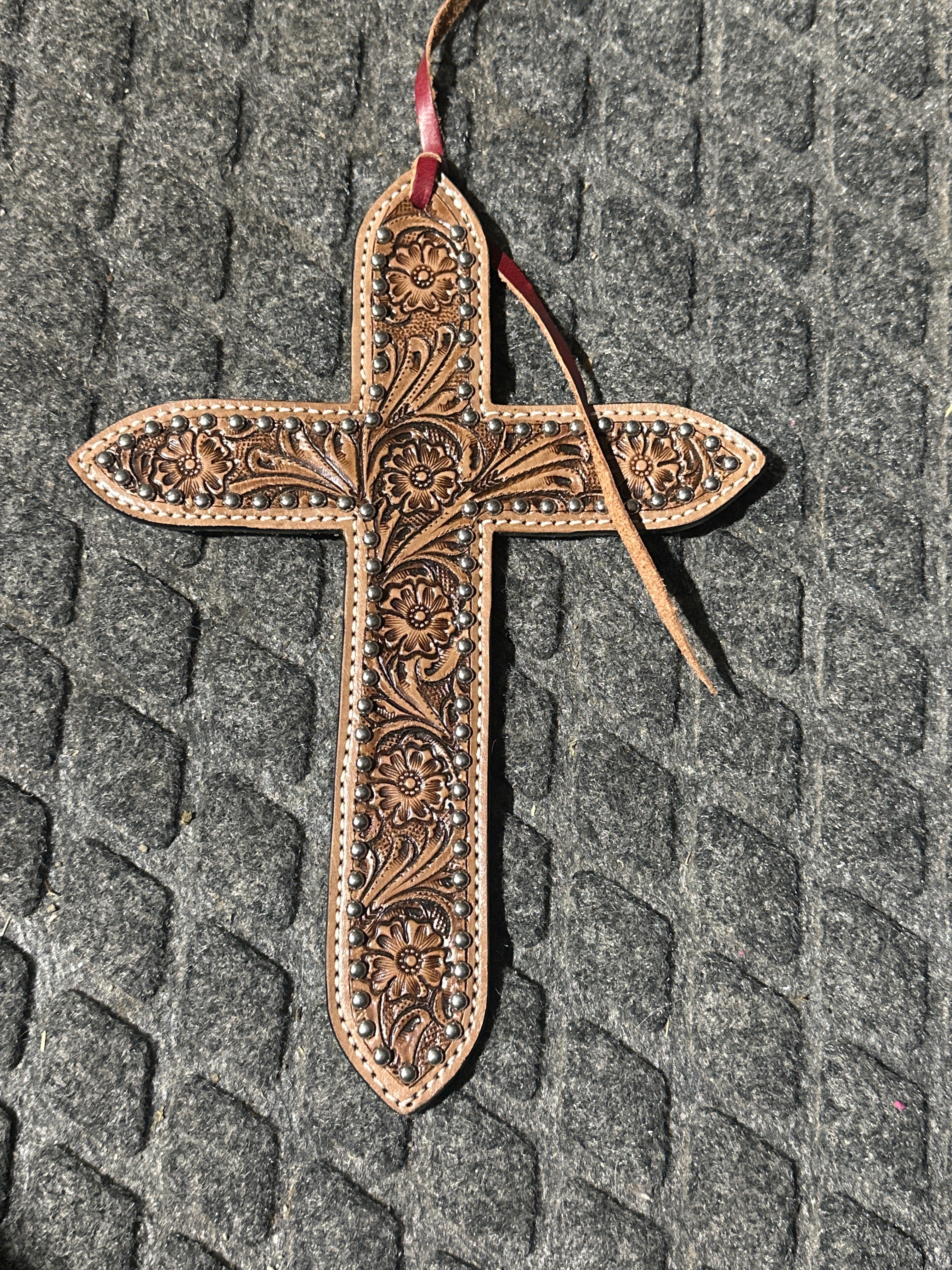 Tooled cross tie on saddle charm