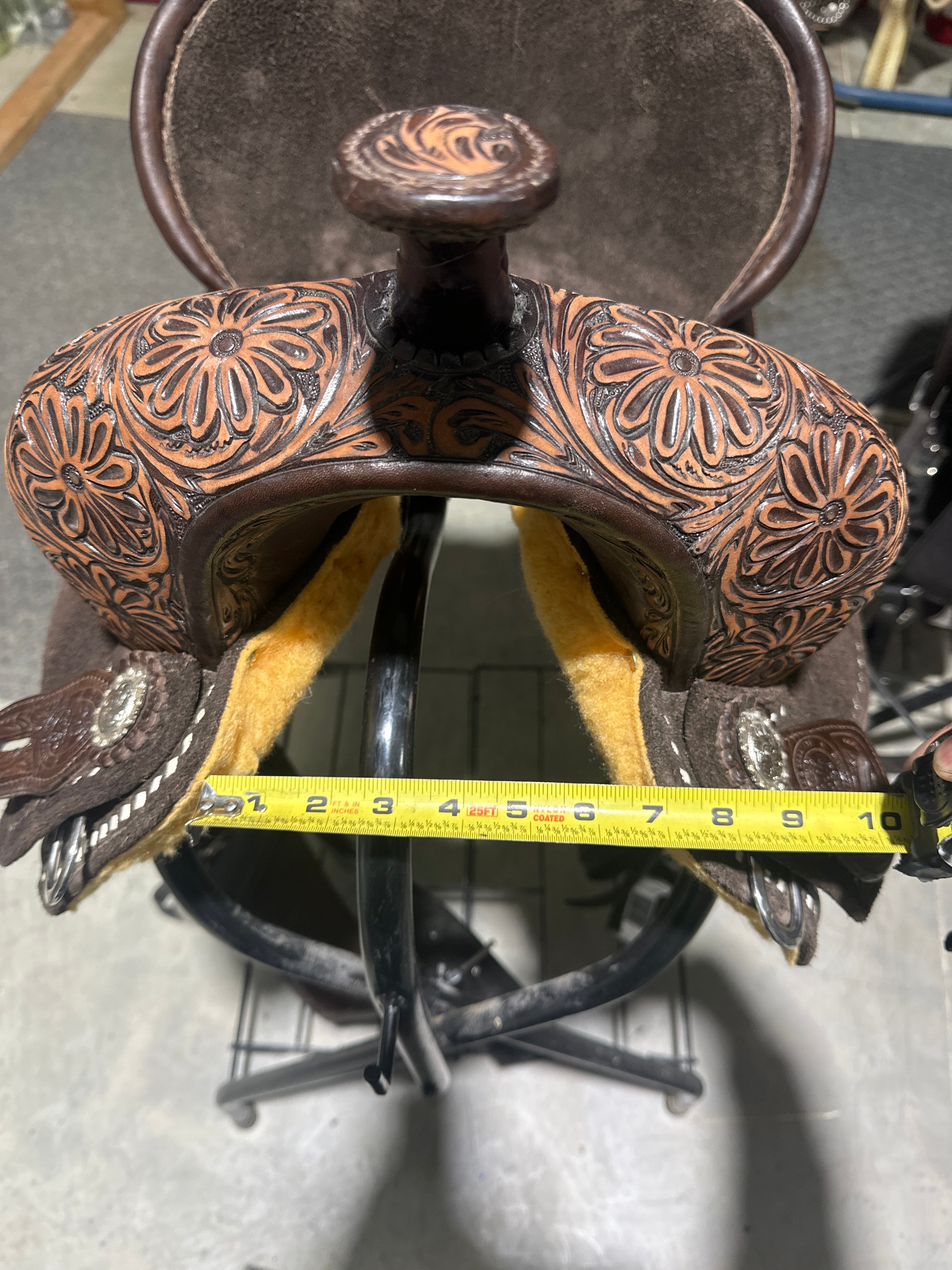 “The Rylee” (chocolate version) 14” Triple A Brazilian made hybrid light weight barrel saddle with spinal relief
