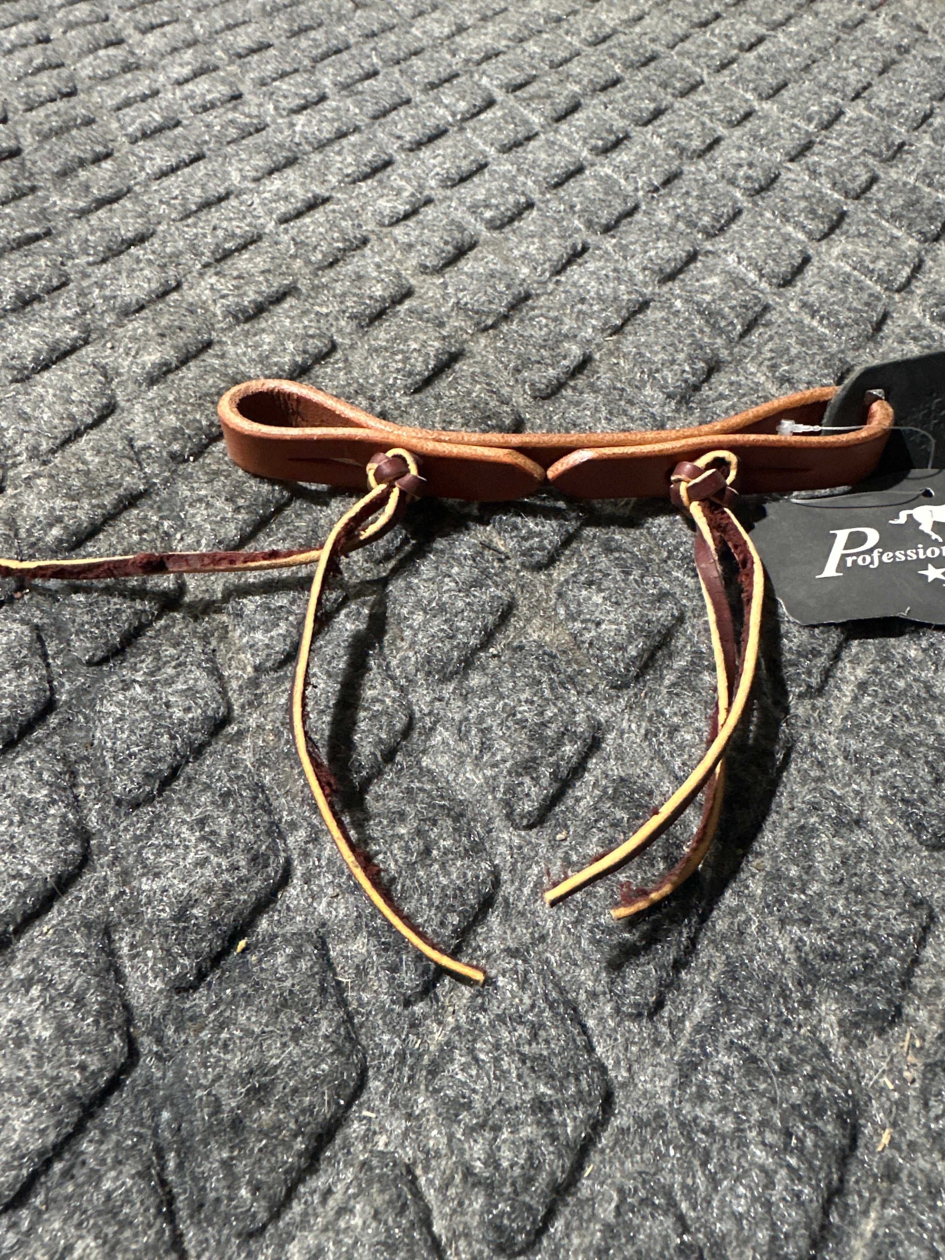Professionals Choice pineapple knot curb/ bit hobble medium oil