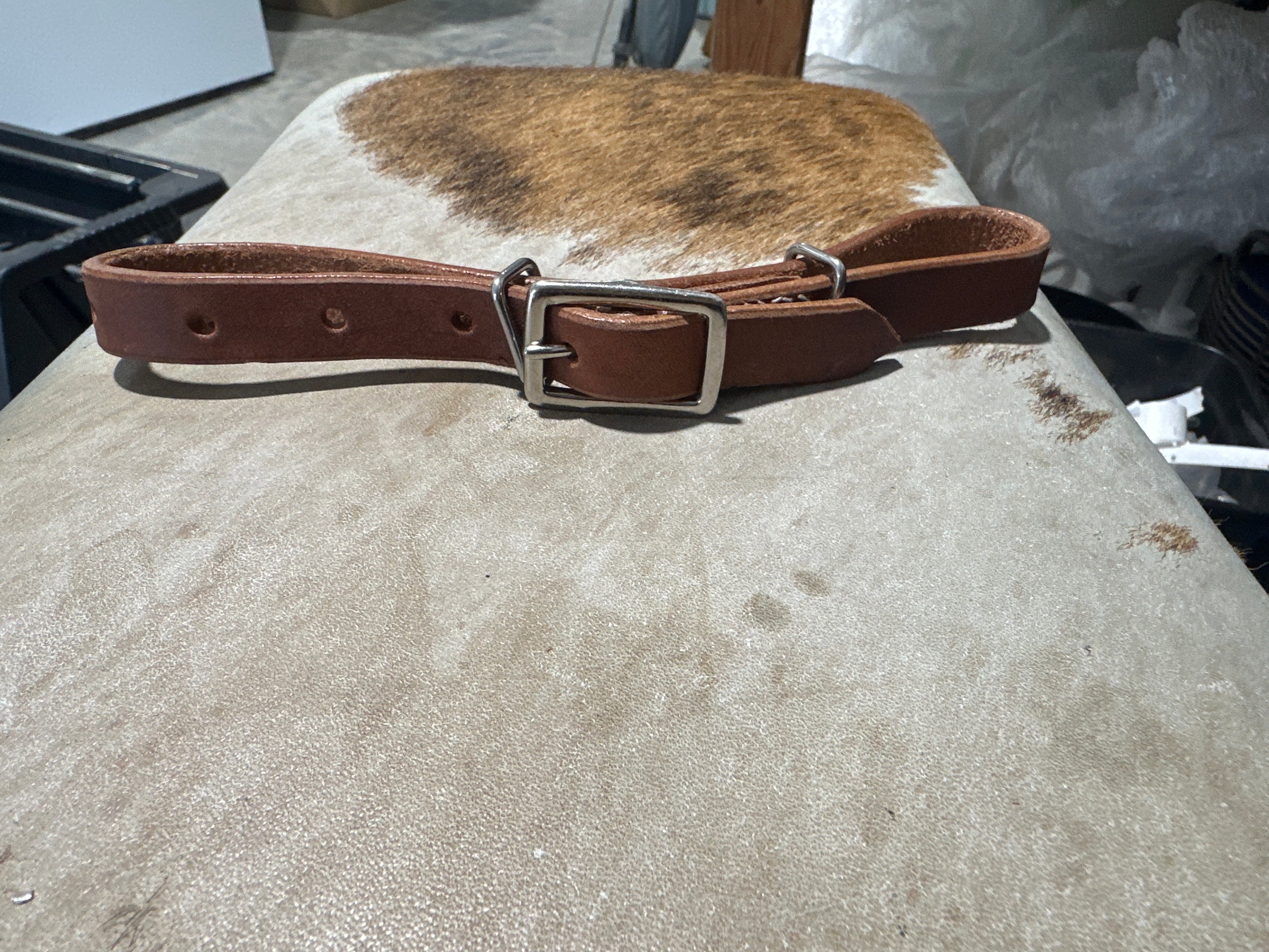 Medium oil leather chin strap