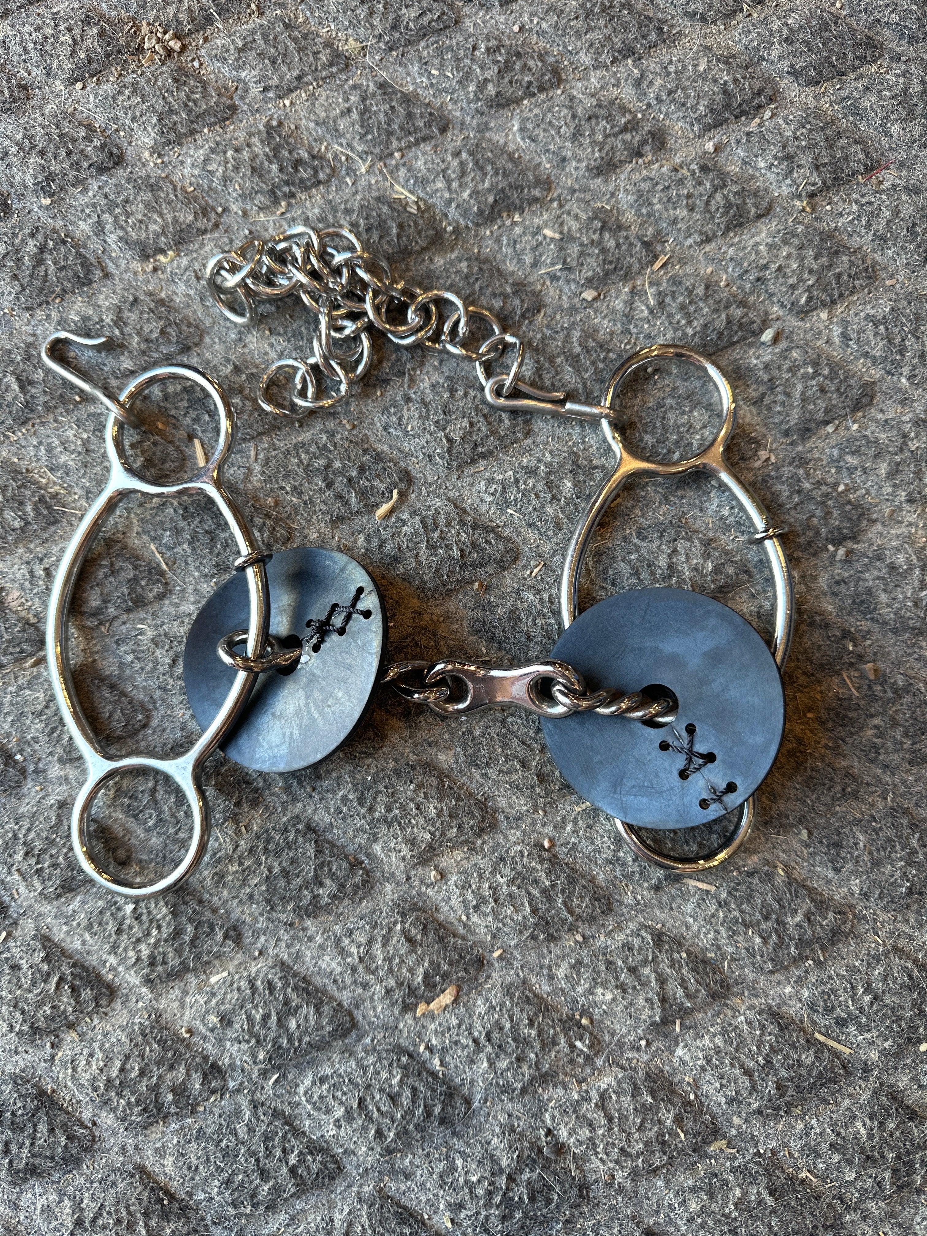 Egg ring twisted wire dog bone mouth
