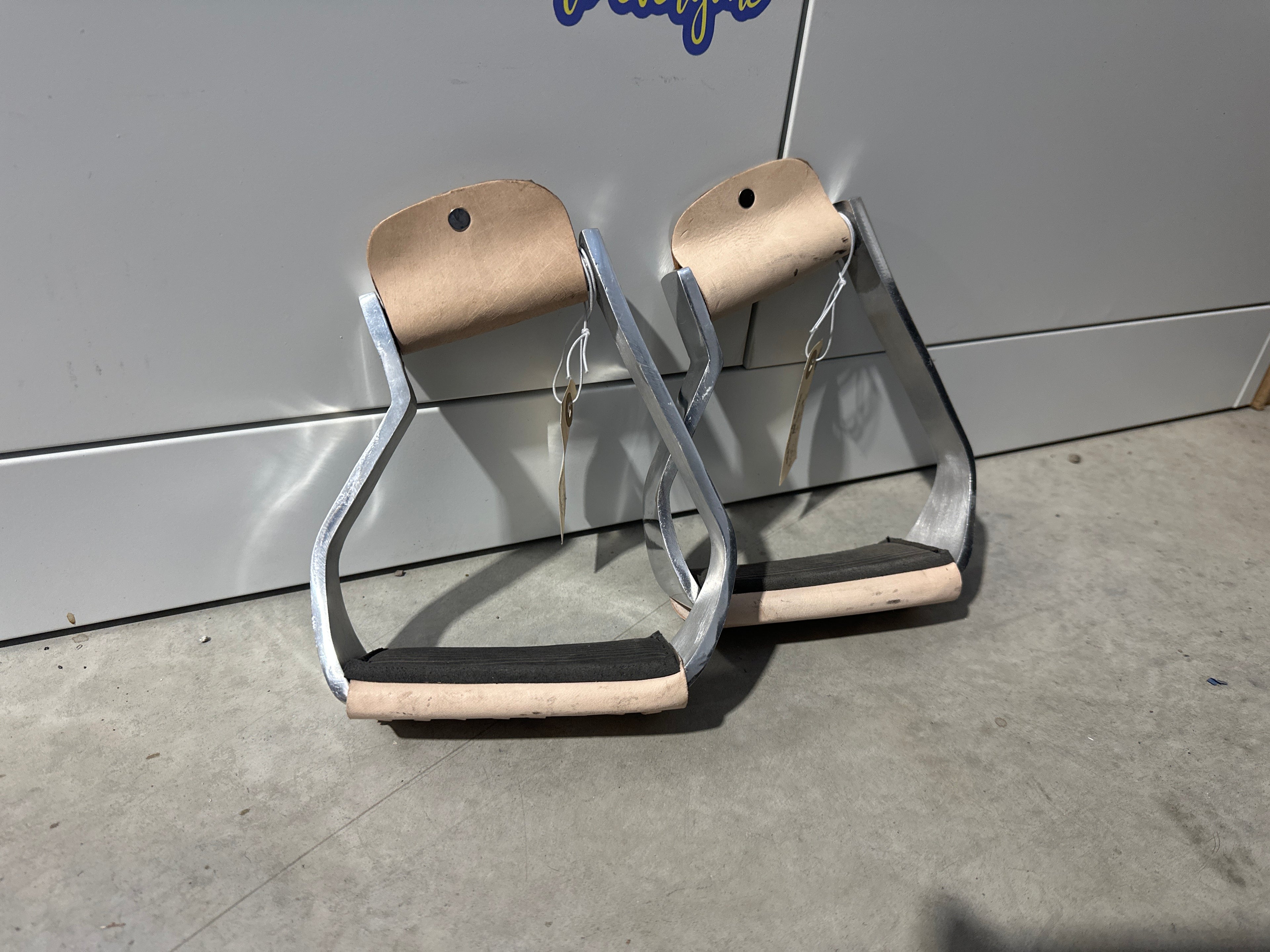 Aluminum slanted stirrups