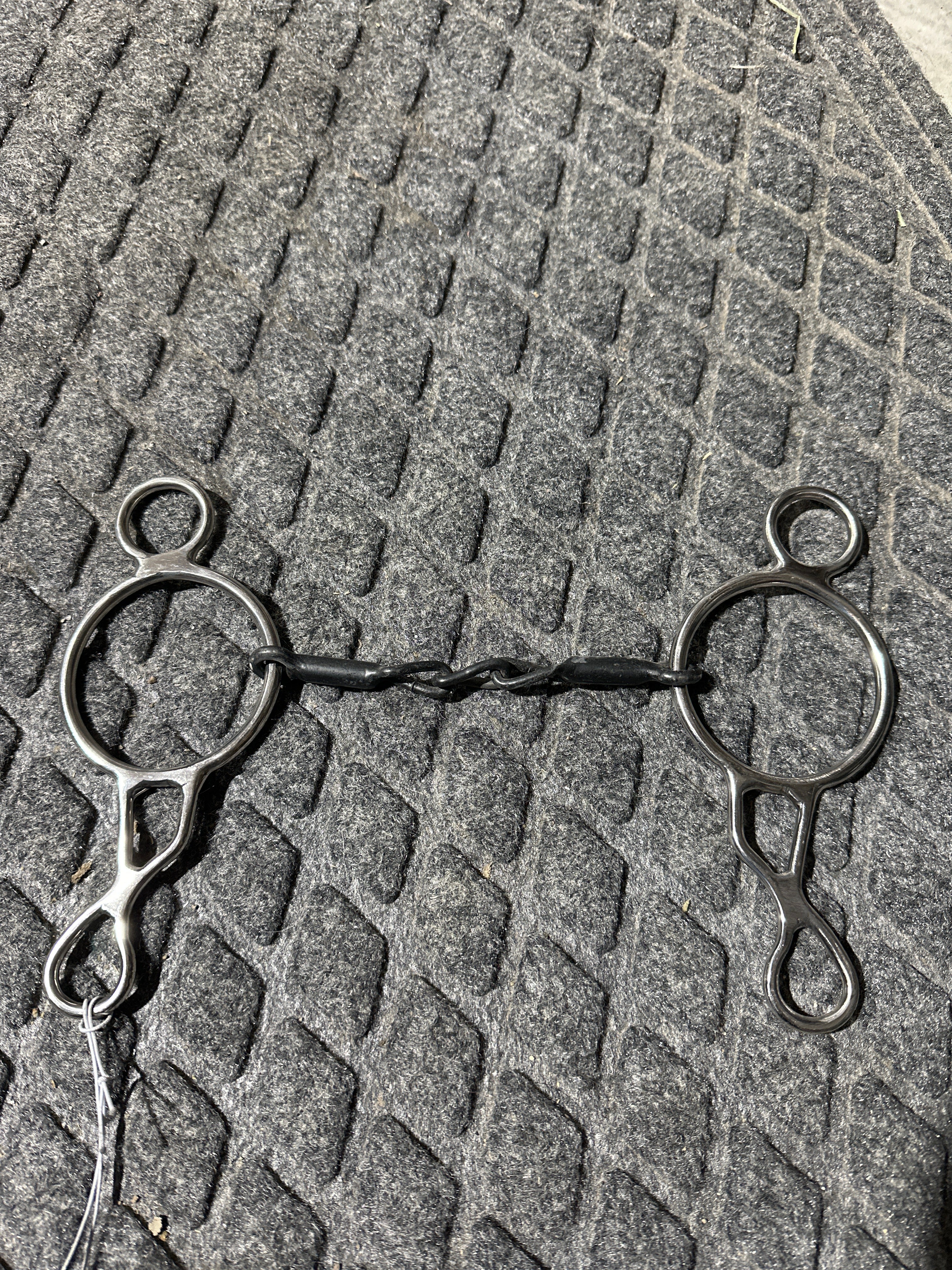 Snaffle with chain in middle wonder bit