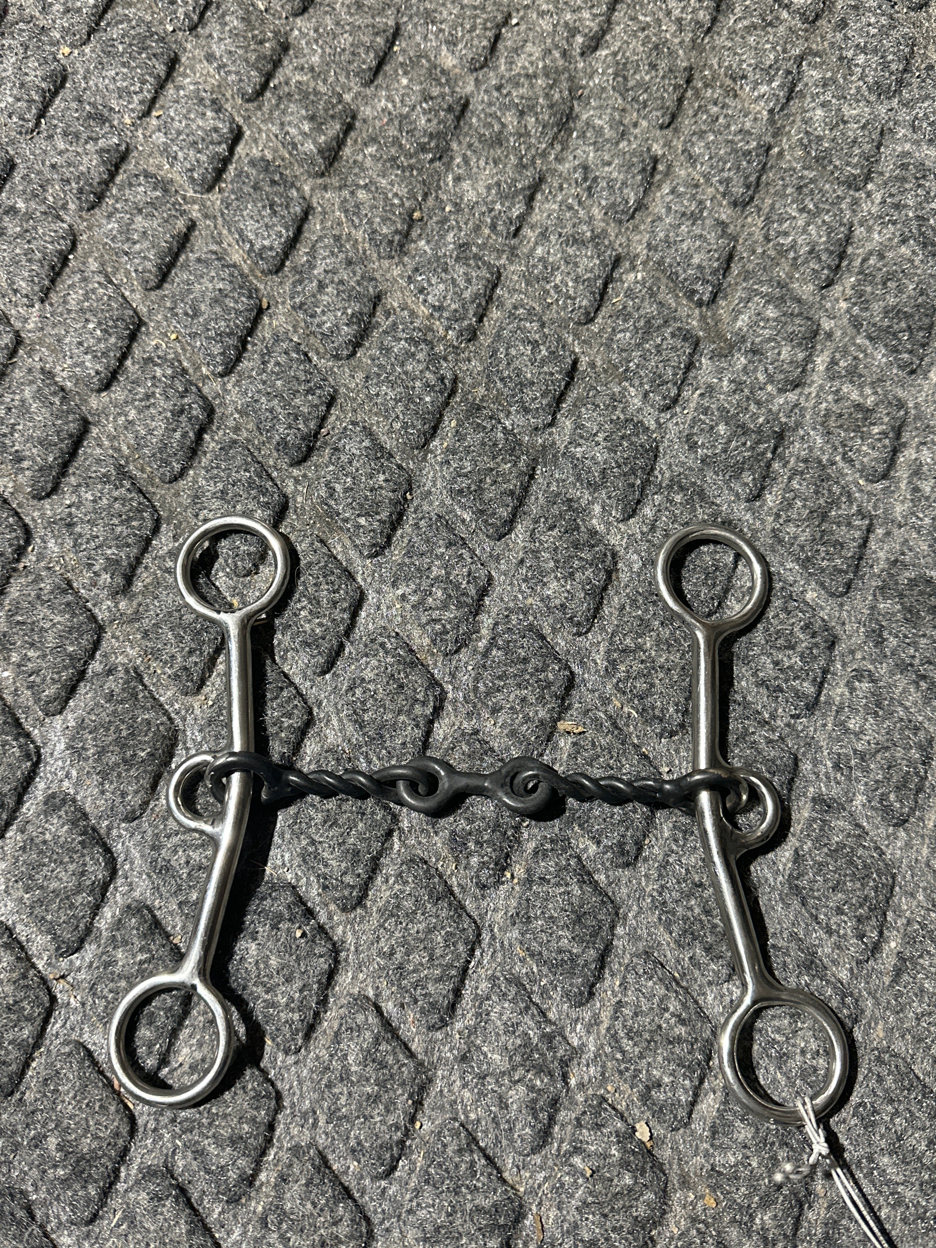 Twisted wire with dog bone lifter bit