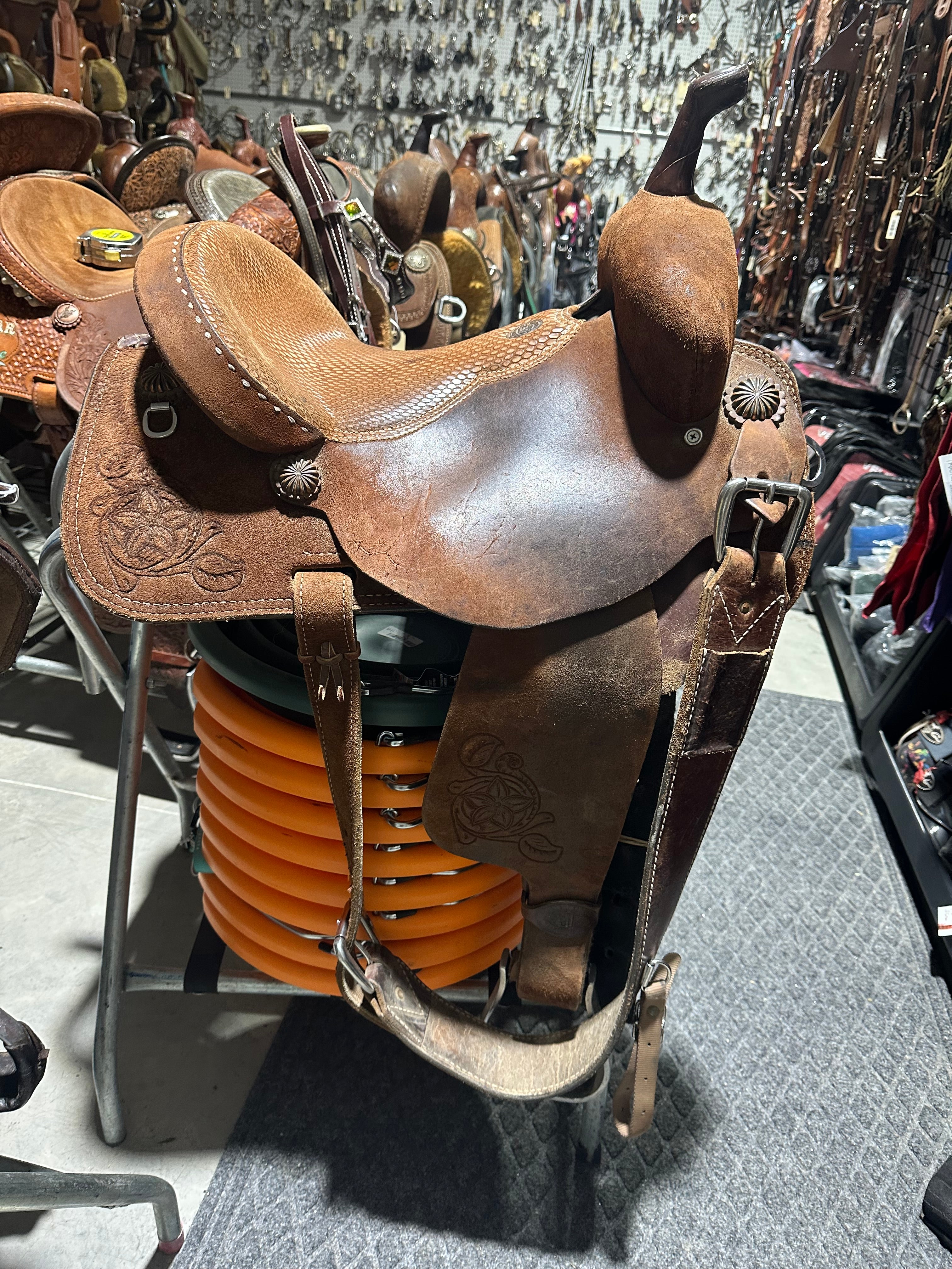 13.5” Double J Pozzi Wide barrel saddle