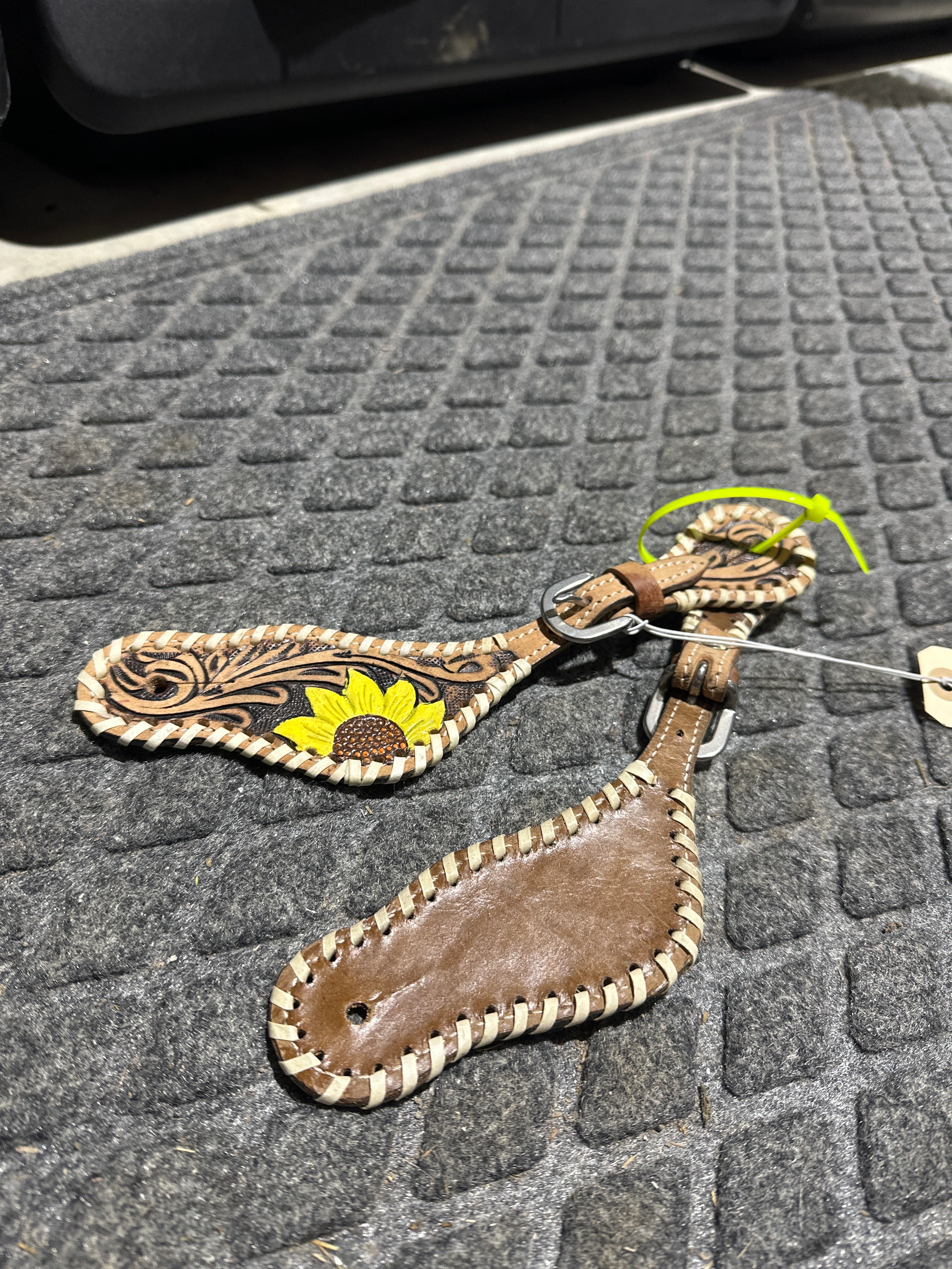 Sunflower spur straps