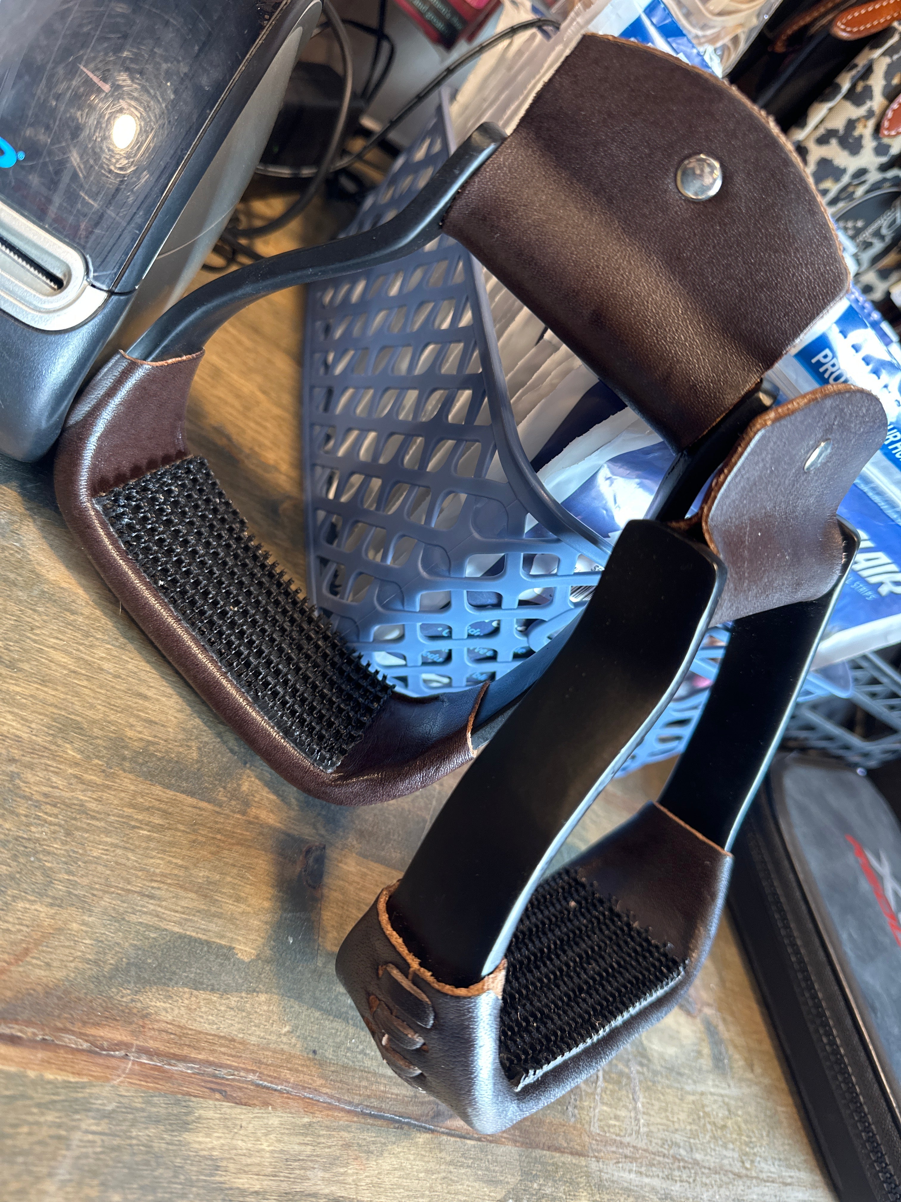 Aluminum angled stirrups 2” with rubber tread