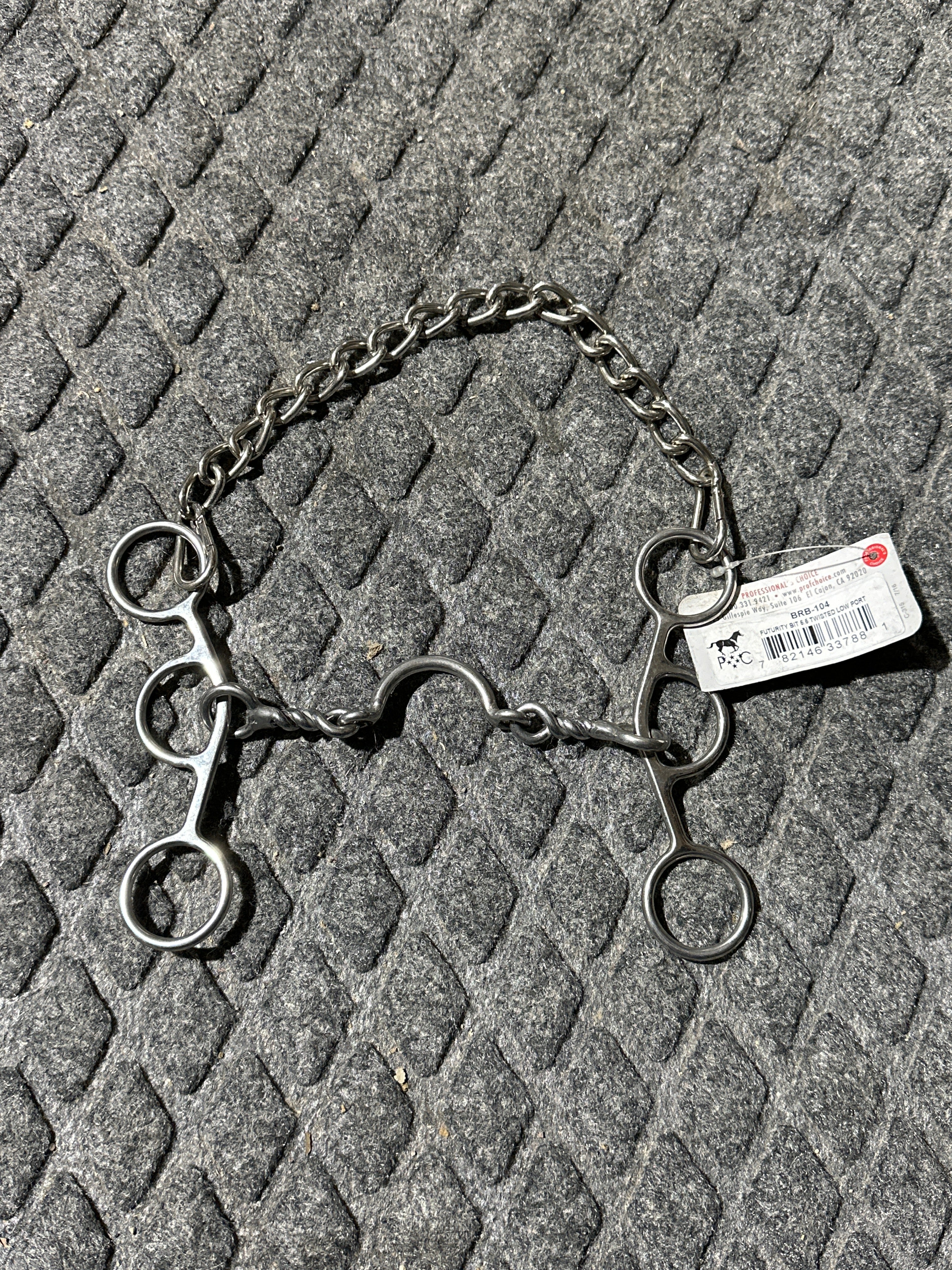 Professionals Choice futurity twisted wire with medium port short shank bit