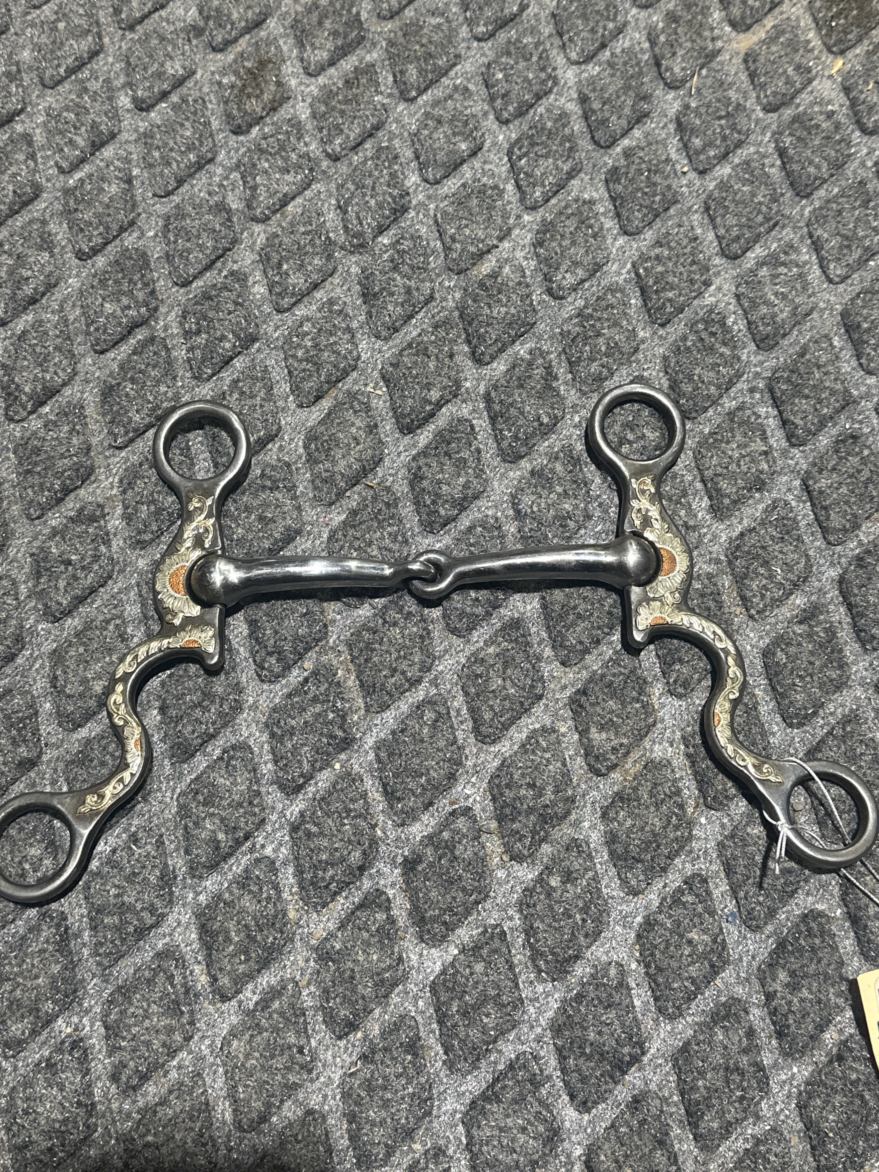 2 pc smooth mouth with sunflower & silver overlay accented shanks