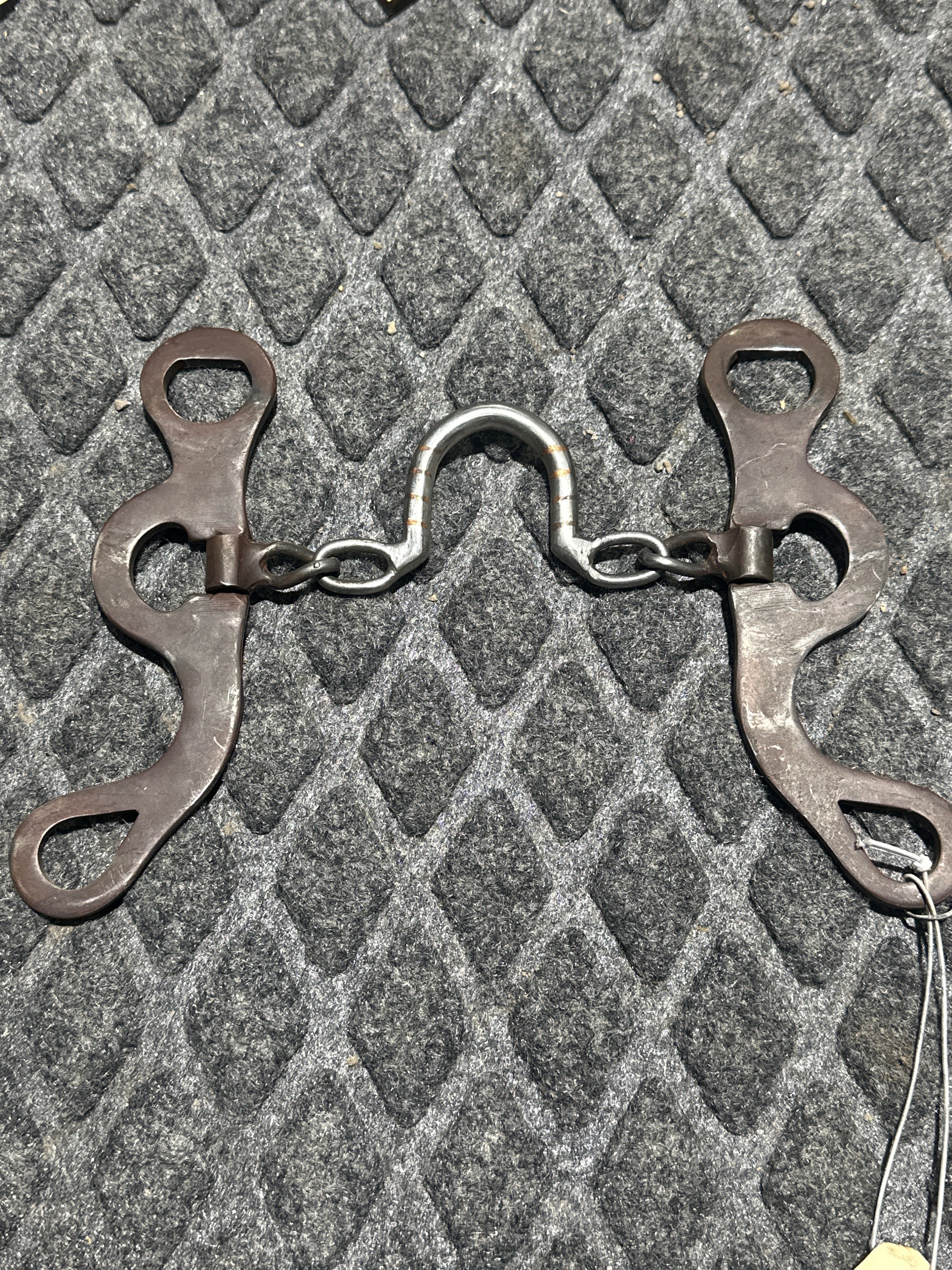 Brown steel shanks ported chain bit