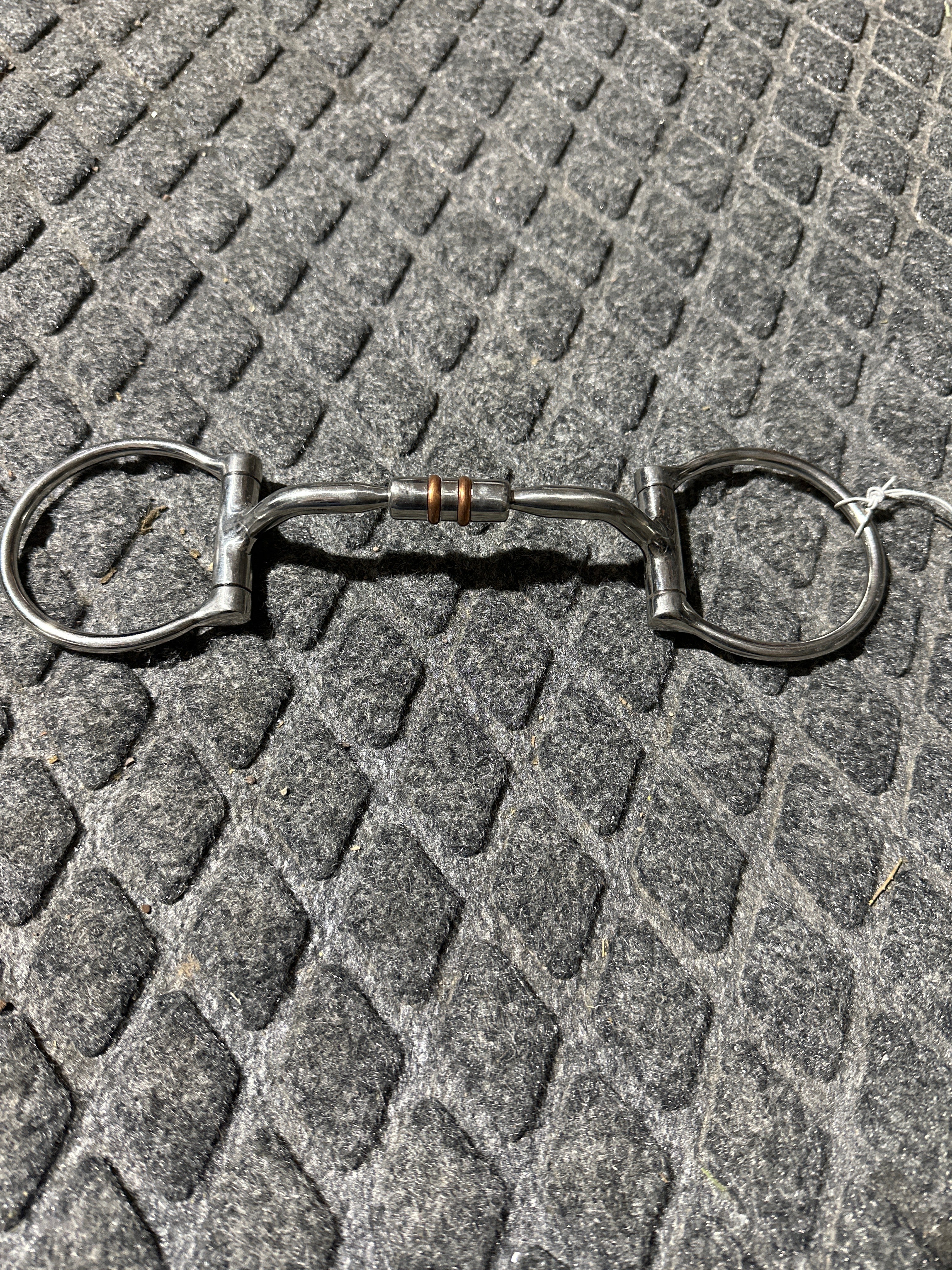 Mullen d ring with roller