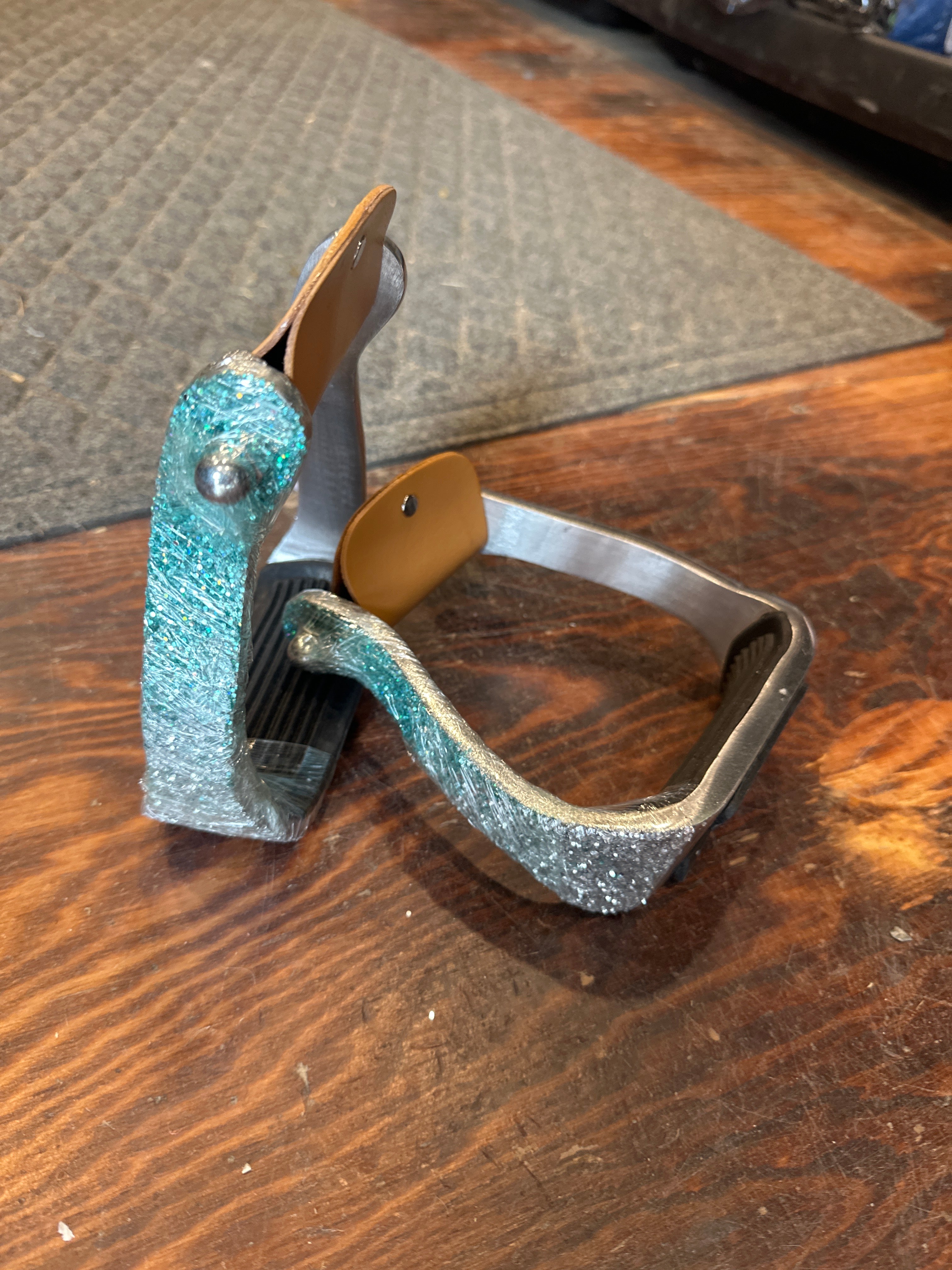 Ombré glitter overlay aluminum stirrups