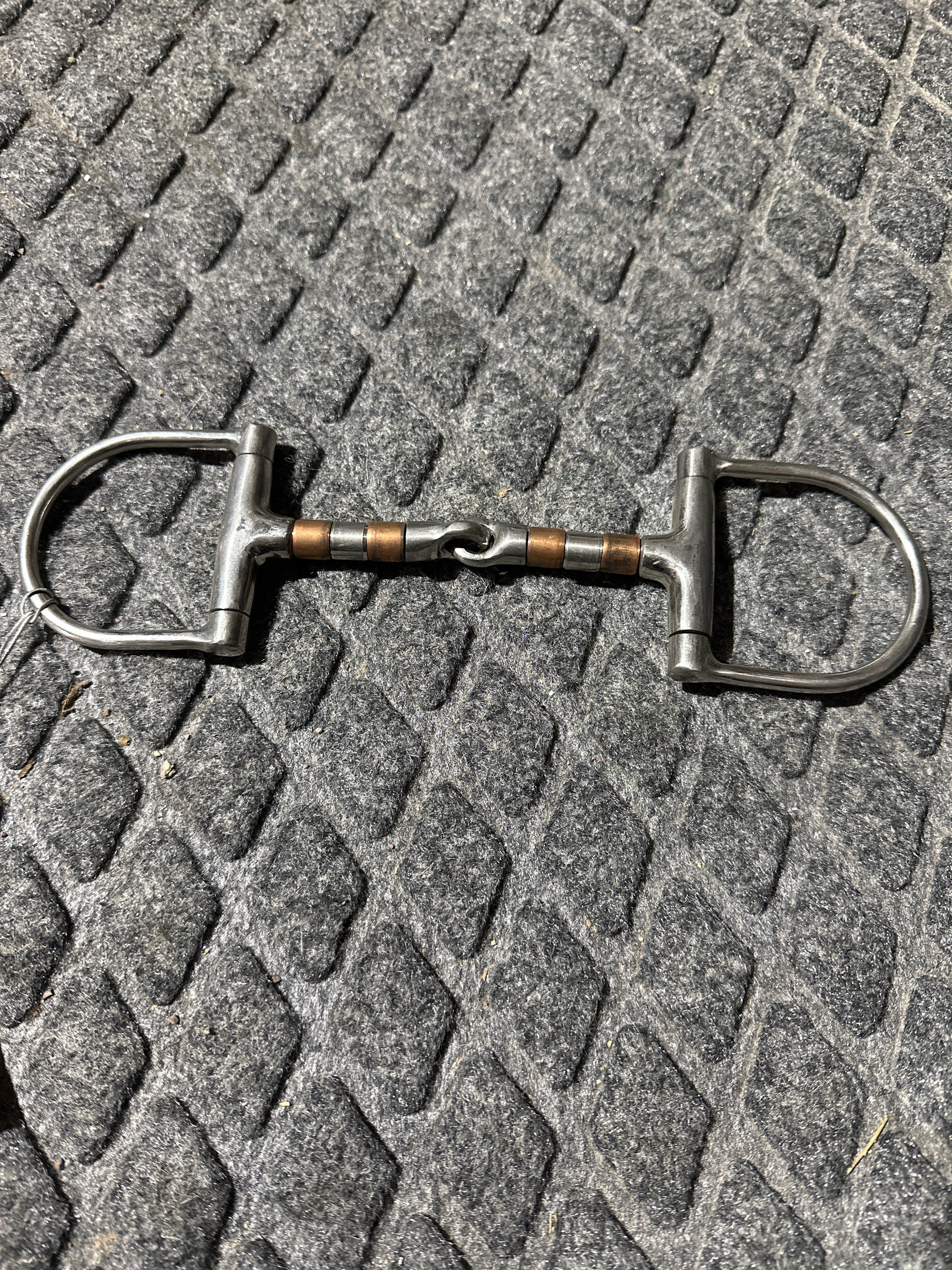 D ring with copper rollers