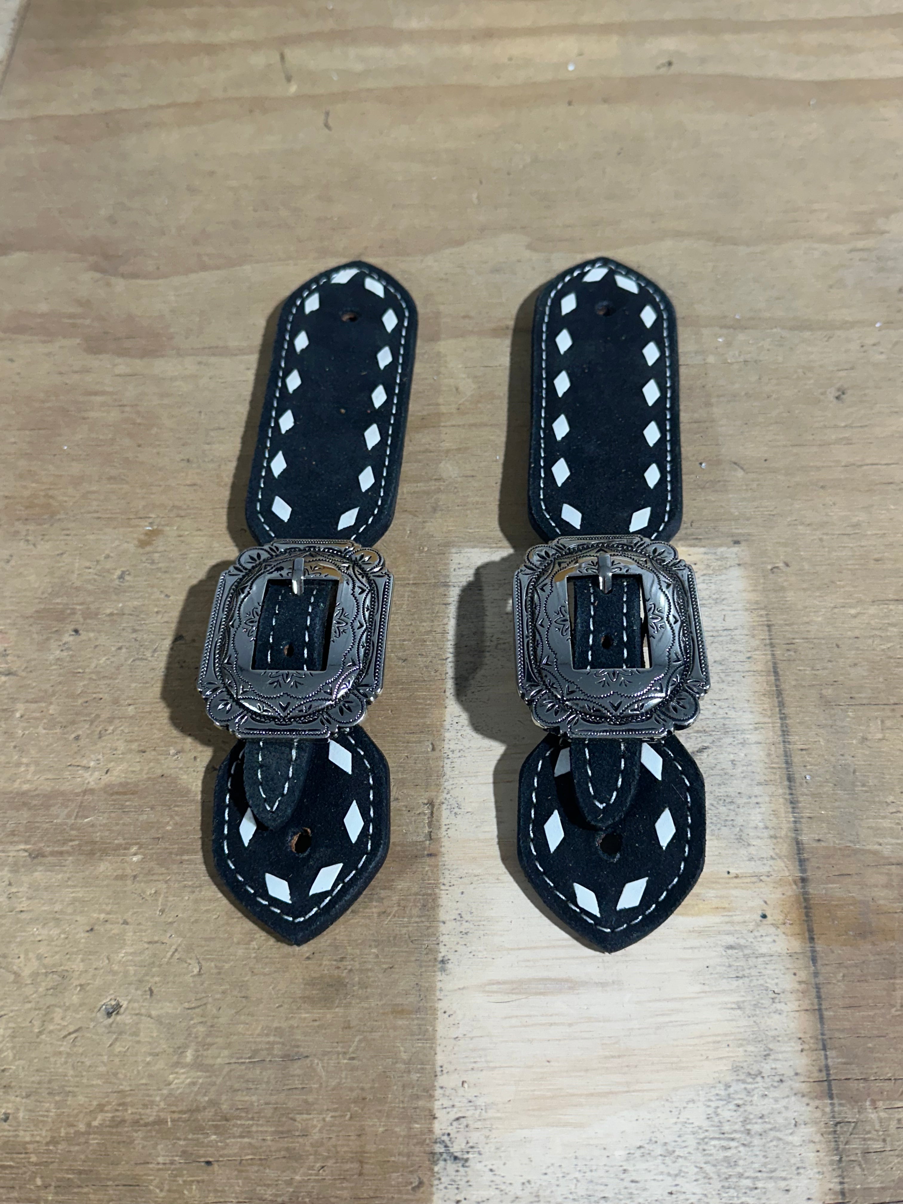 Buckstitch buckle spur straps