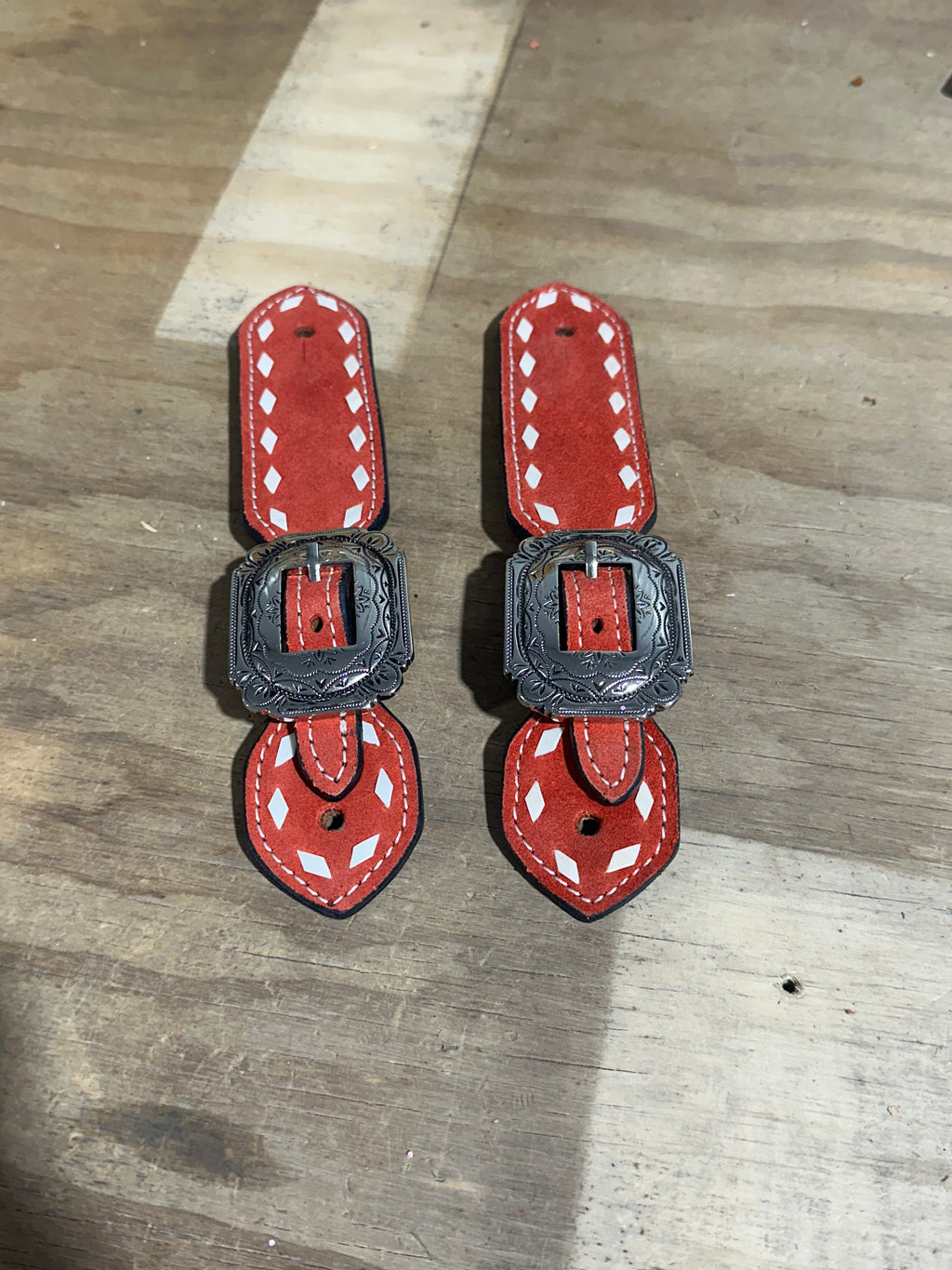 Buckstitch buckle spur straps