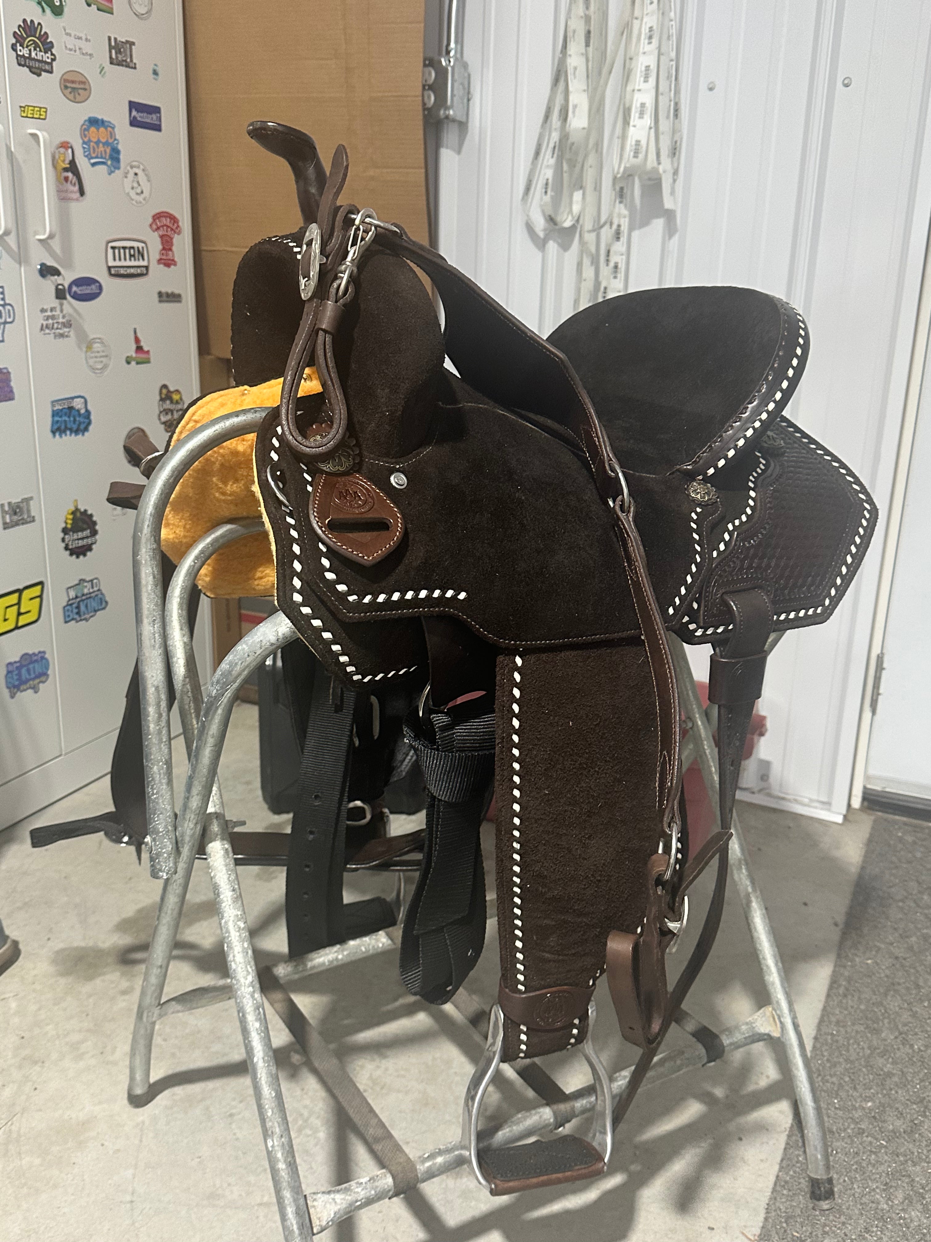 14.5” Triple A saddlery hybrid light weight barrel saddle made in Brazil