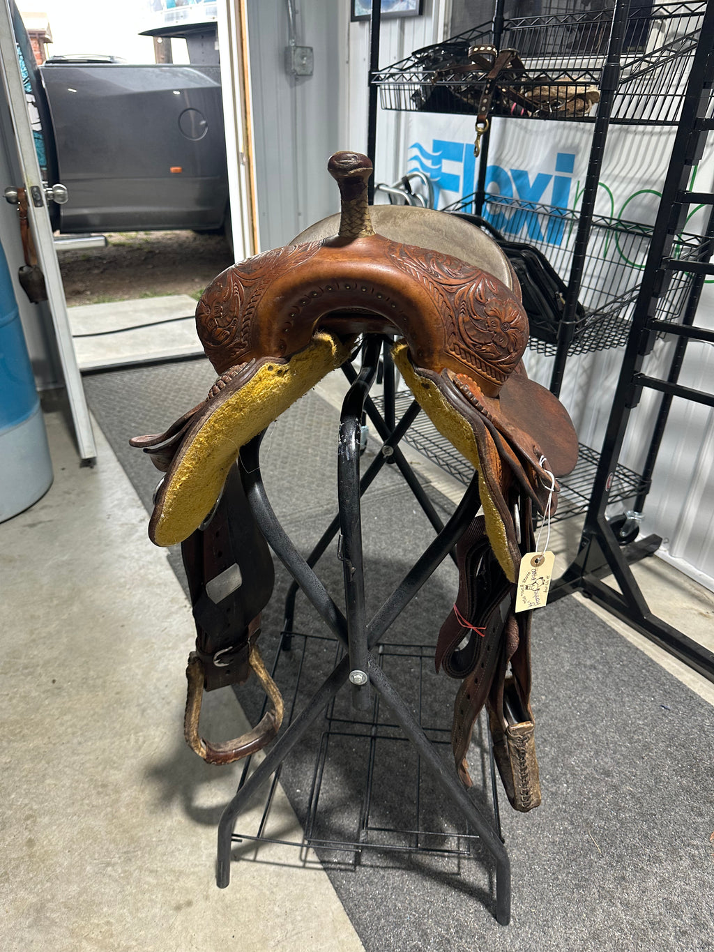 14” Frontier saddlery barrel saddle Canadian made