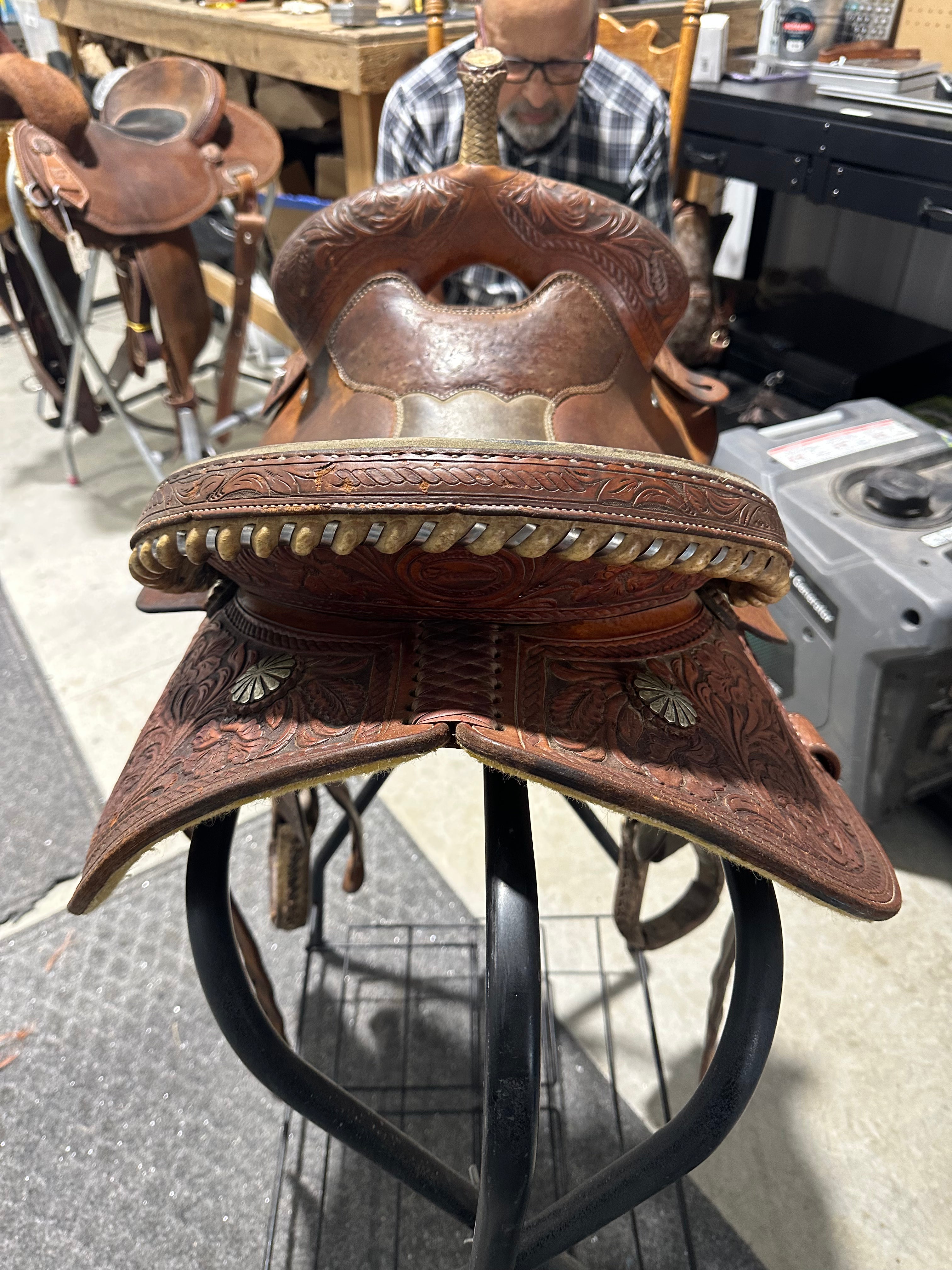 14” Frontier saddlery barrel saddle Canadian made