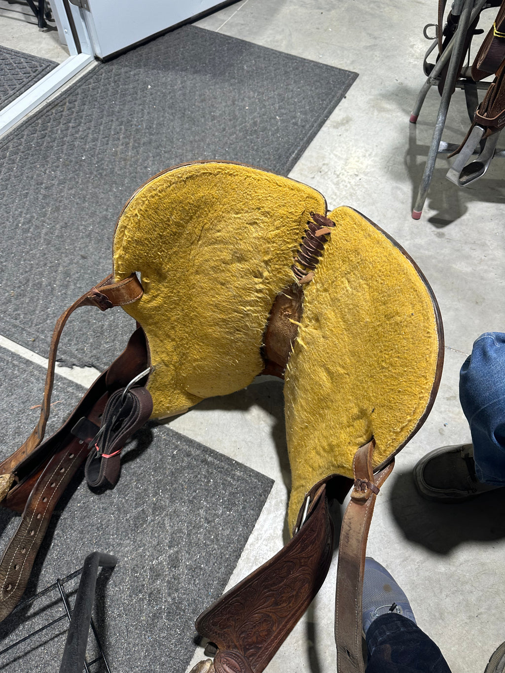 14” Frontier saddlery barrel saddle Canadian made