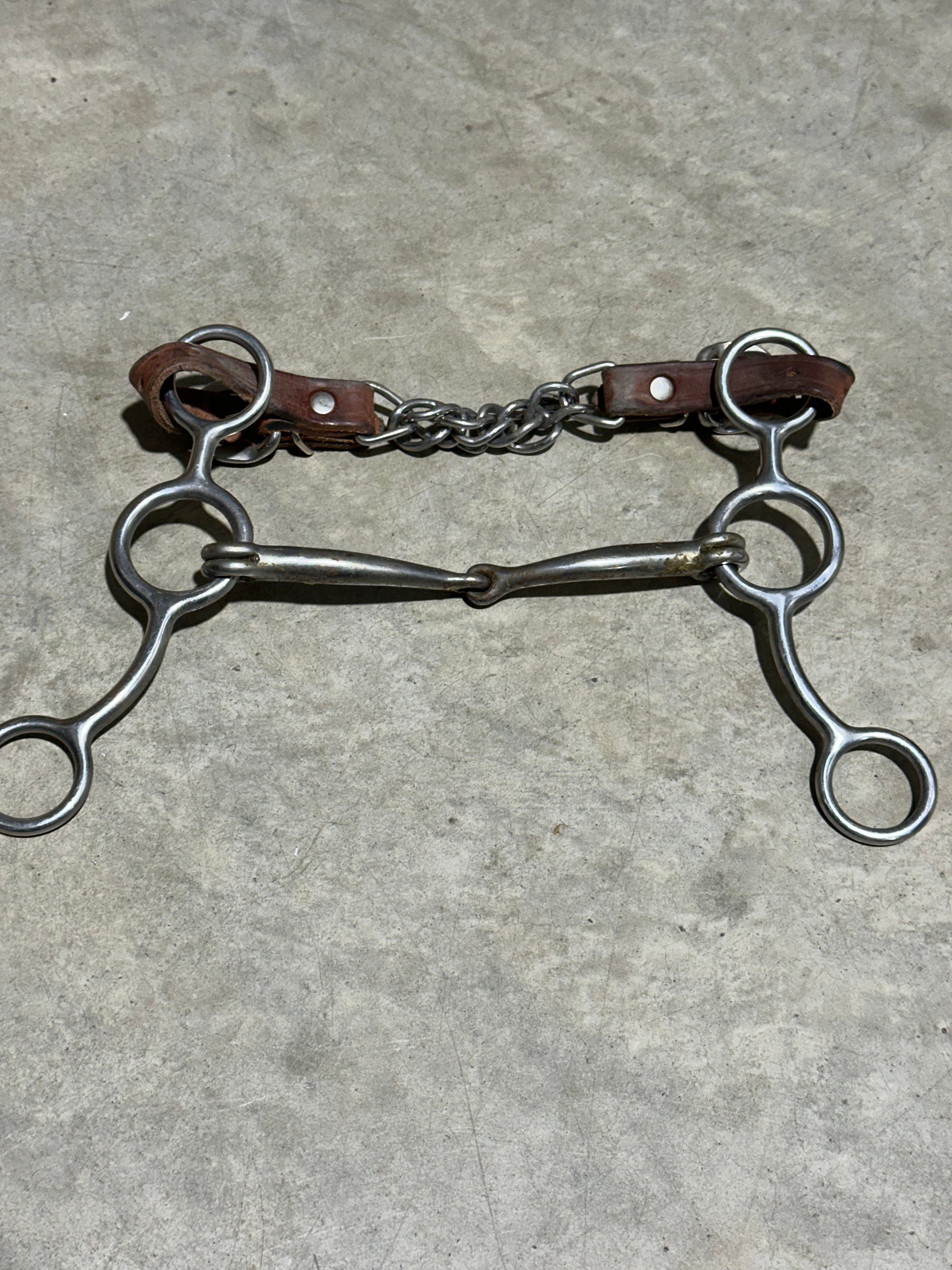 Used professionals choice 2 pc jr cow horse bit smooth with chin strap