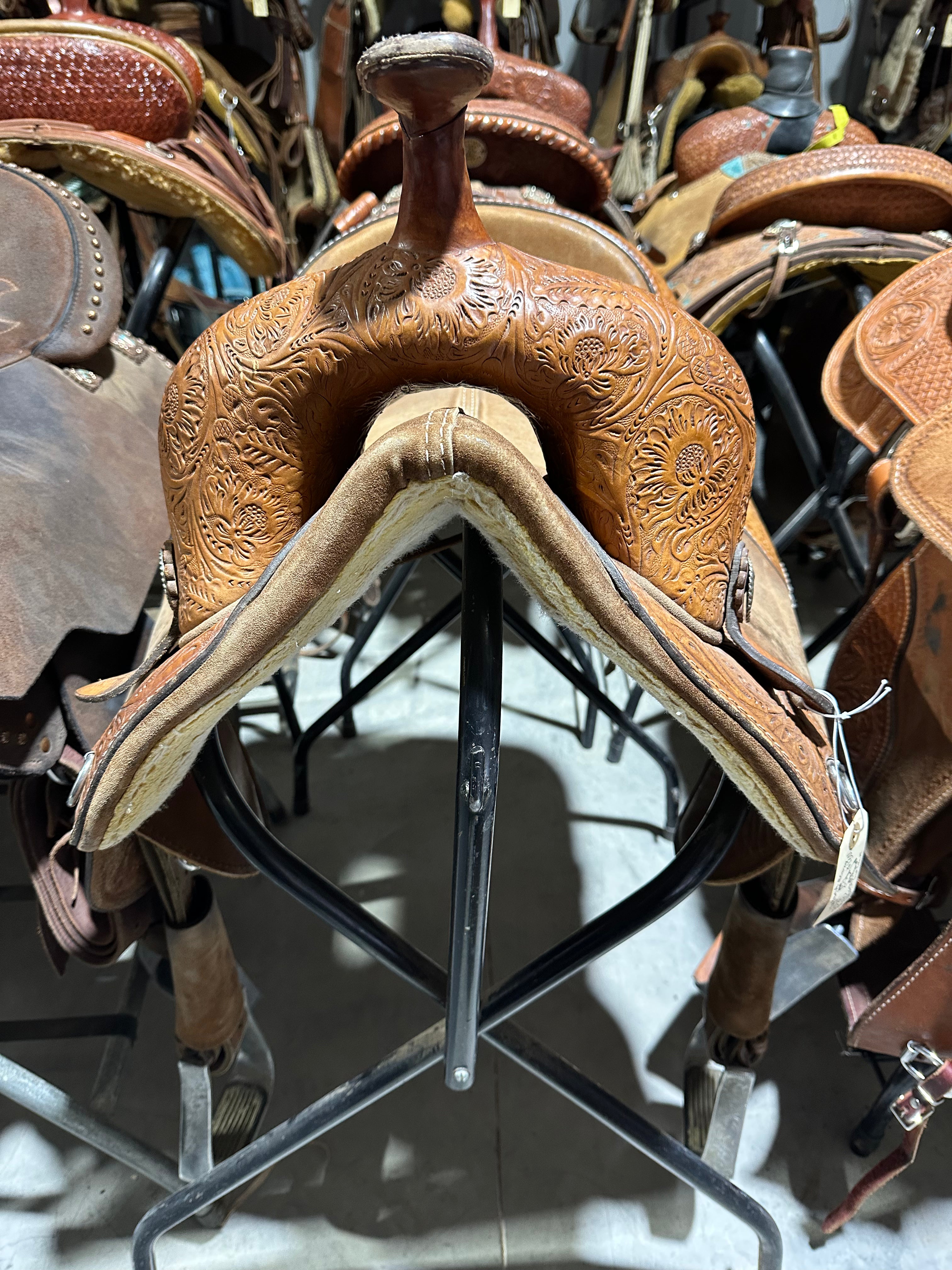 13.5” Bob Marshall treeless barrel saddle