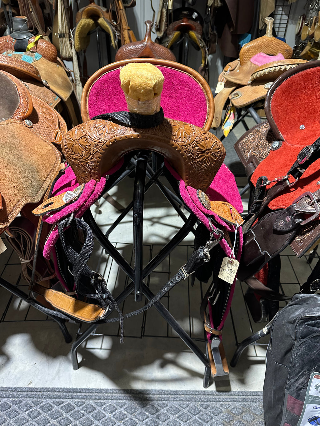 14” Silva PINK light weight barrel saddle