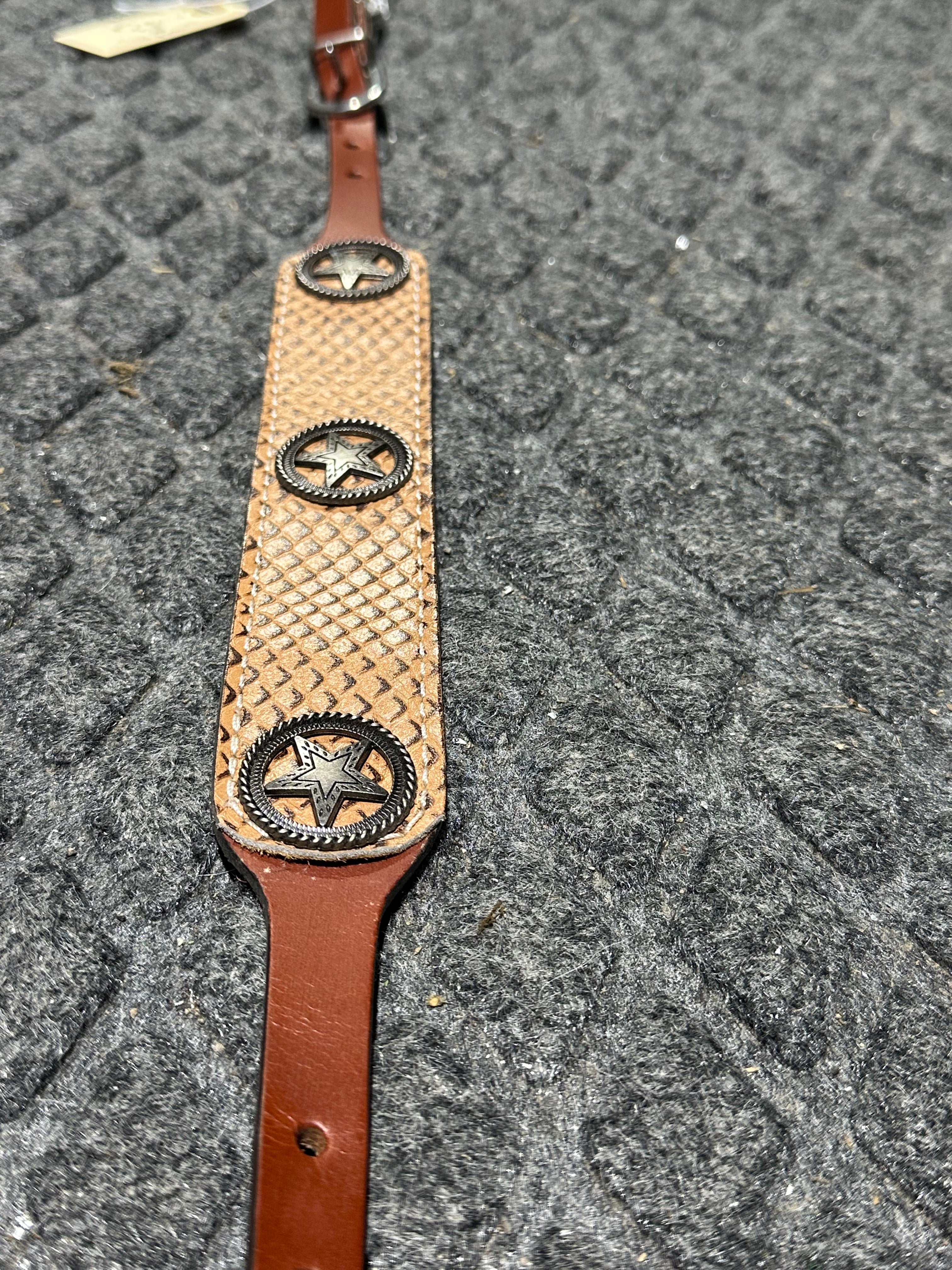 Wither straps